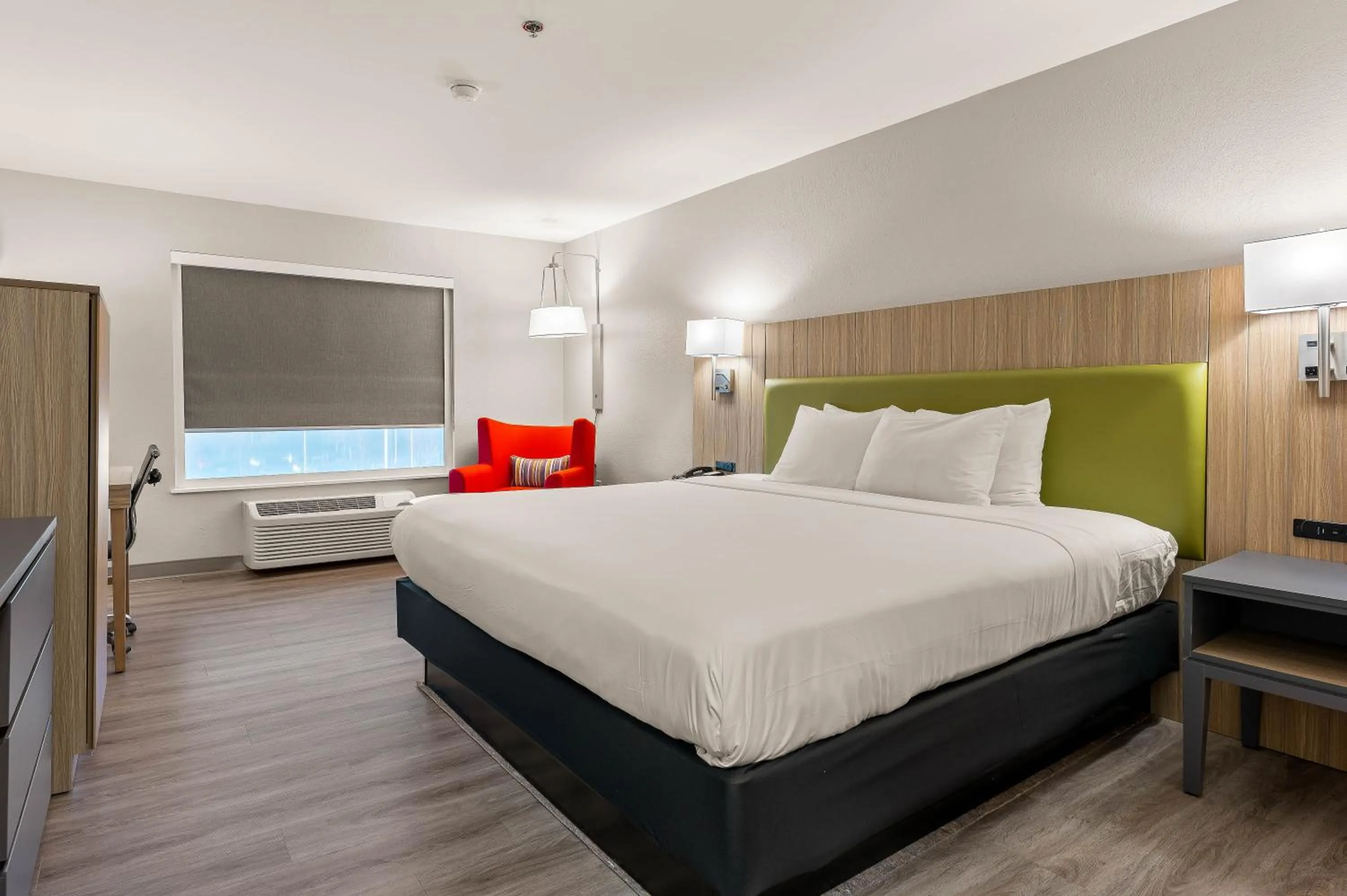 Bed in Country Inn & Suites by Radisson, Asheville - Outlet Mall