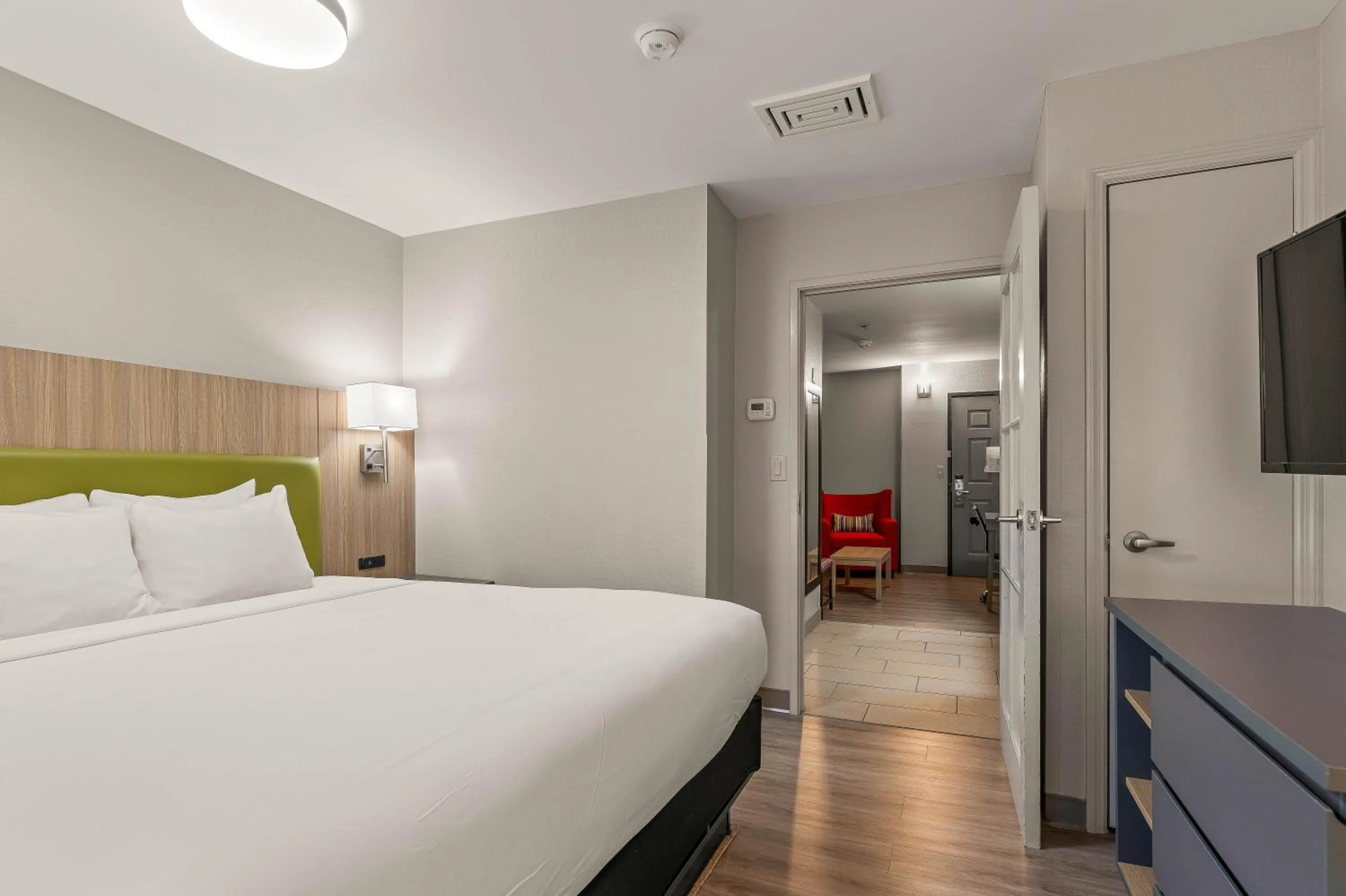 Bed in Country Inn & Suites by Radisson, Asheville - Outlet Mall