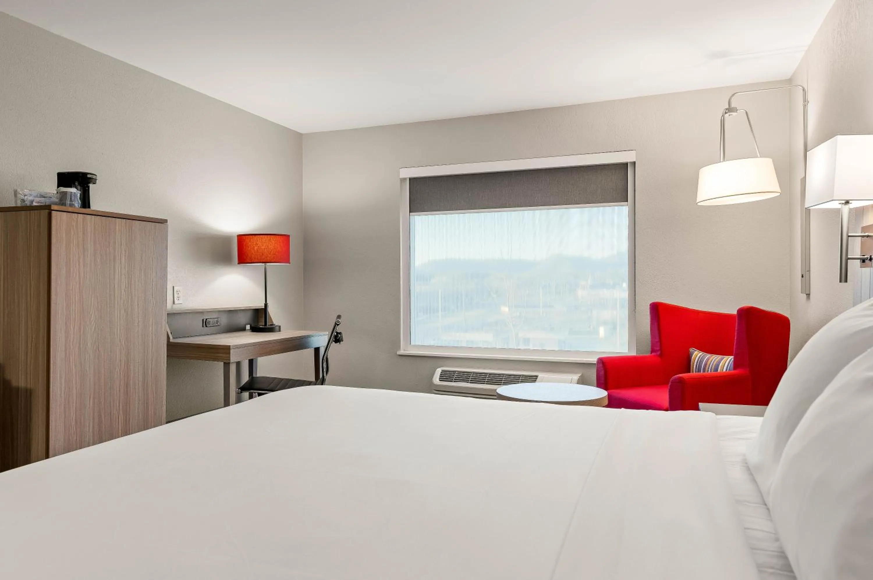 Bed in Country Inn & Suites by Radisson, Asheville - Outlet Mall