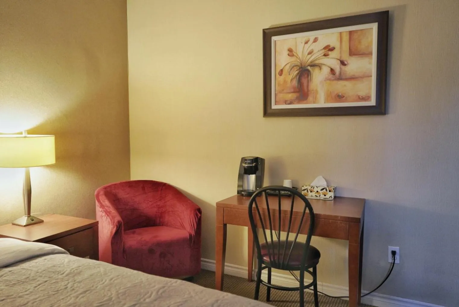 Seating area, Bed in Hotel Le Mirage