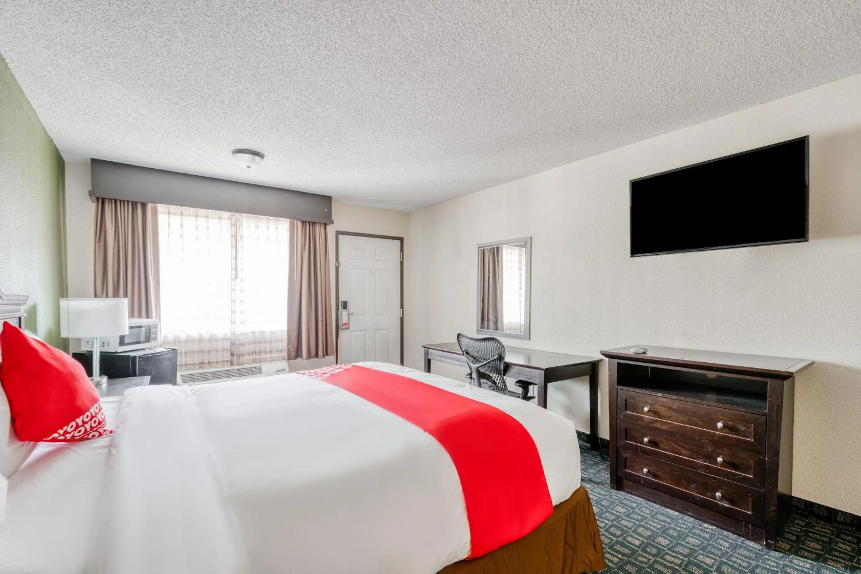 Bedroom, Bed in OYO Hotel Rosenberg TX I-69