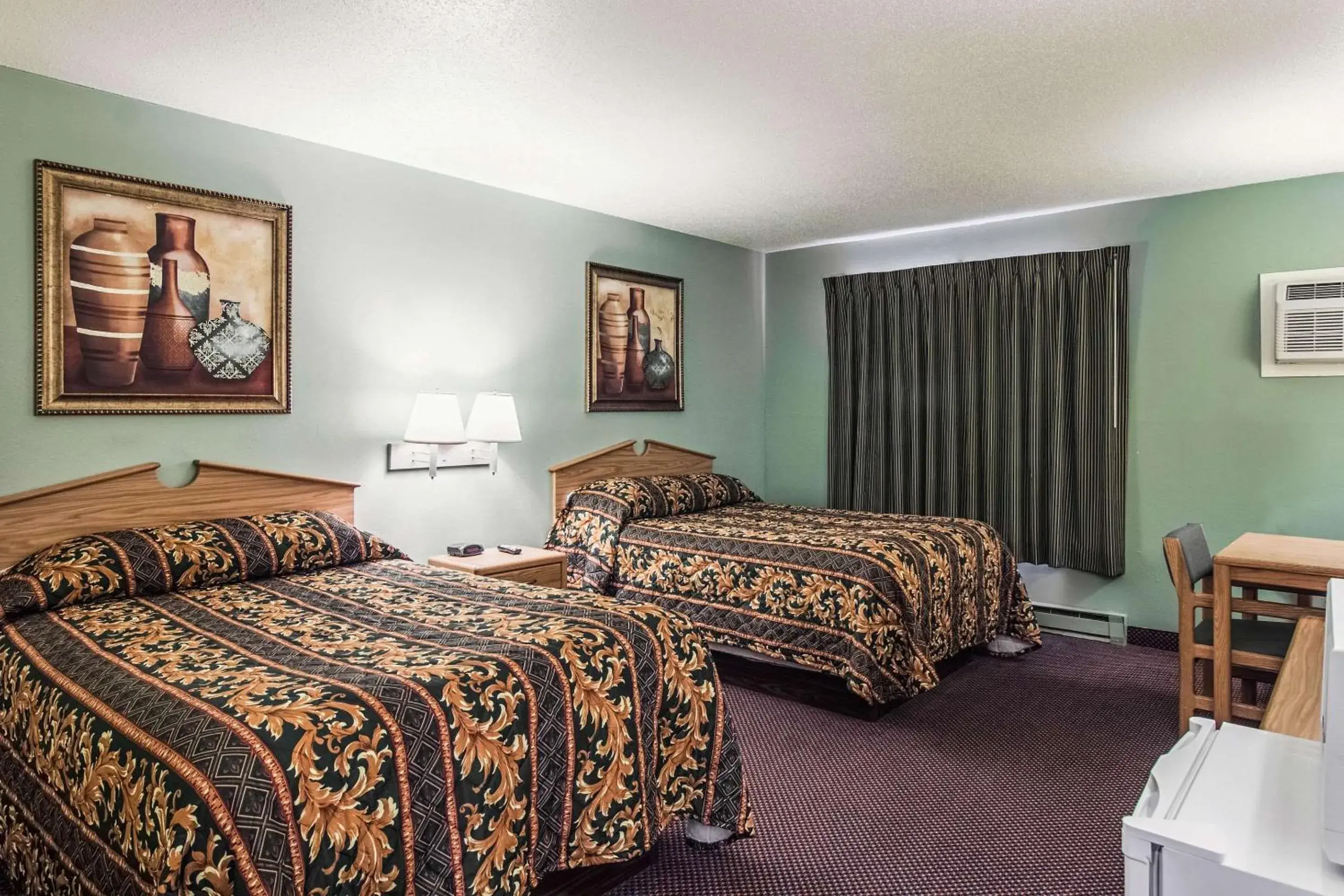 Double Room with Two Double Beds - Non-Smoking in Fergus Inn Double Room with Two Double Beds - Non-Smoking in Fergus Inn