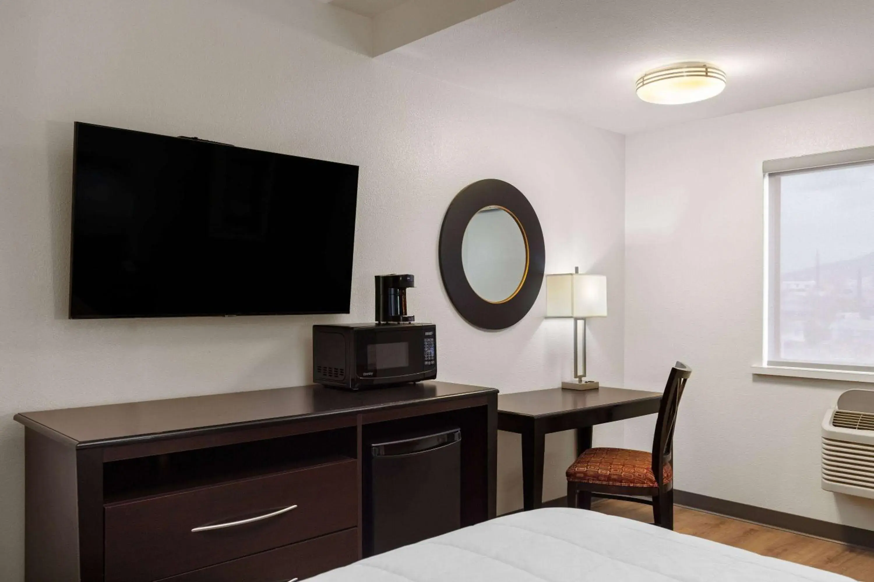 Photo of the whole room, Bed in Travelodge by Wyndham Globe AZ Photo of the whole room, Bed in Travelodge by Wyndham Globe AZ