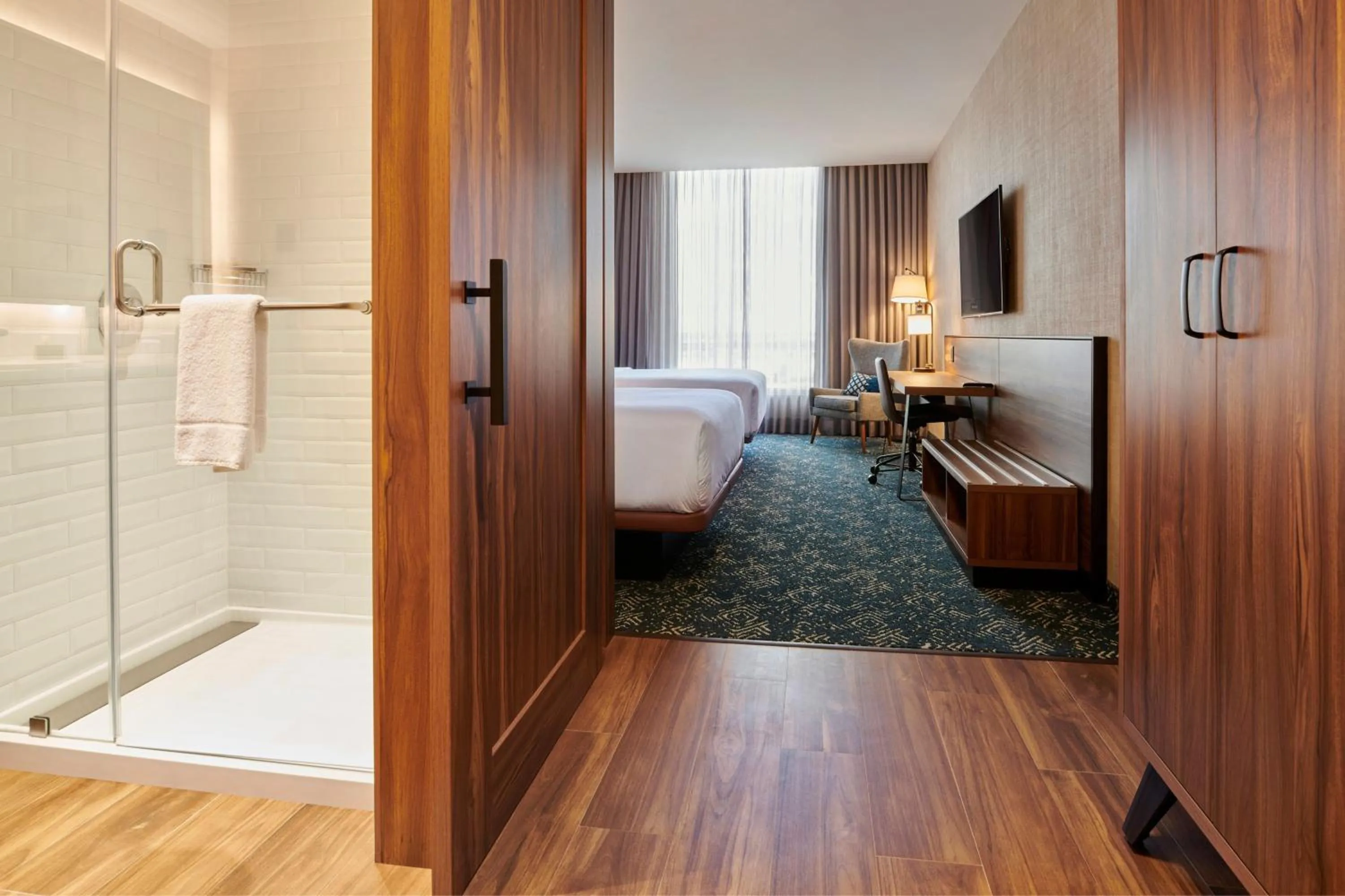Bathroom, Bed in Four Points by Sheraton Distrito Uno Chihuahua