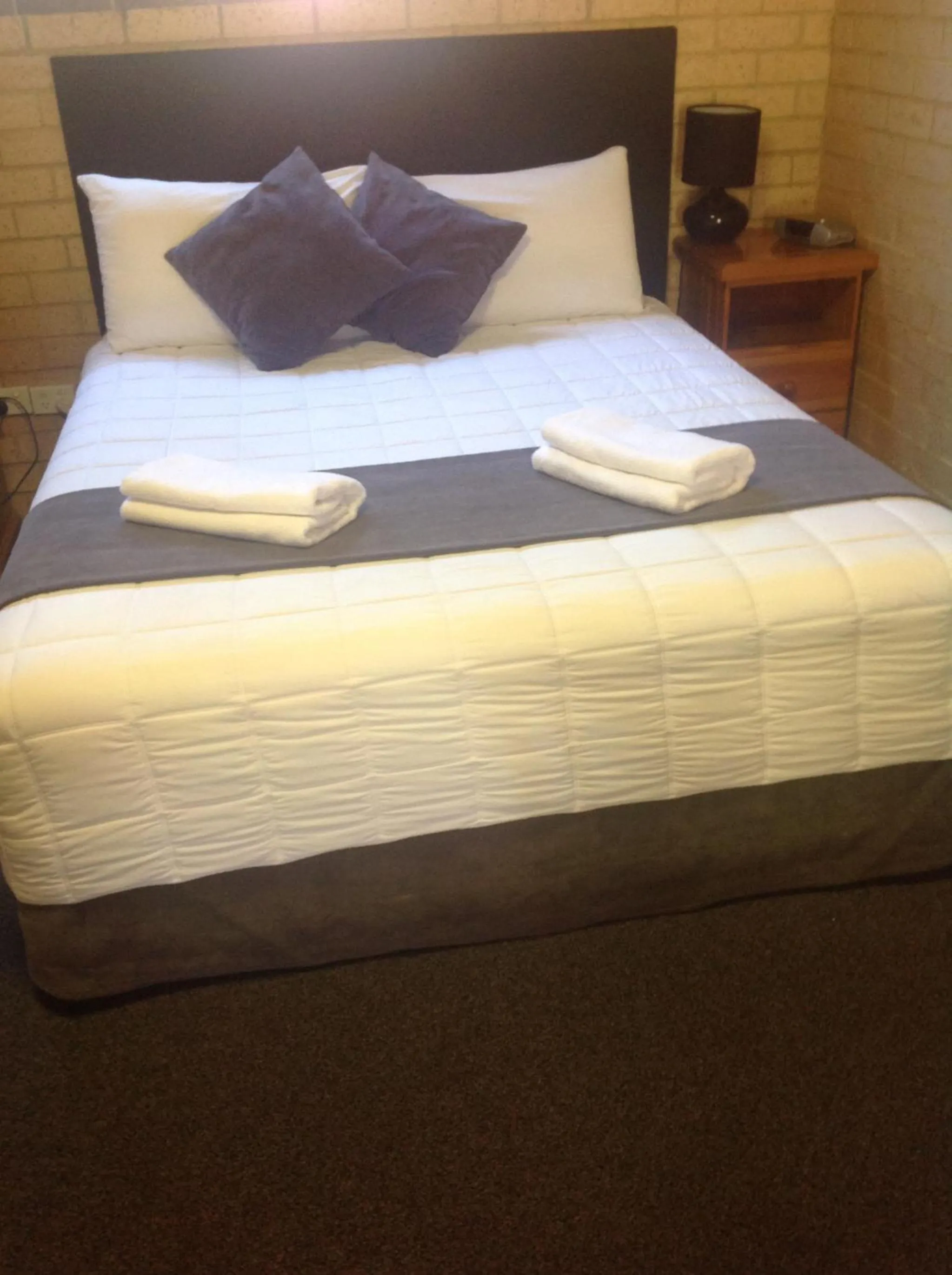 Bed in Avlon Gardens Motel