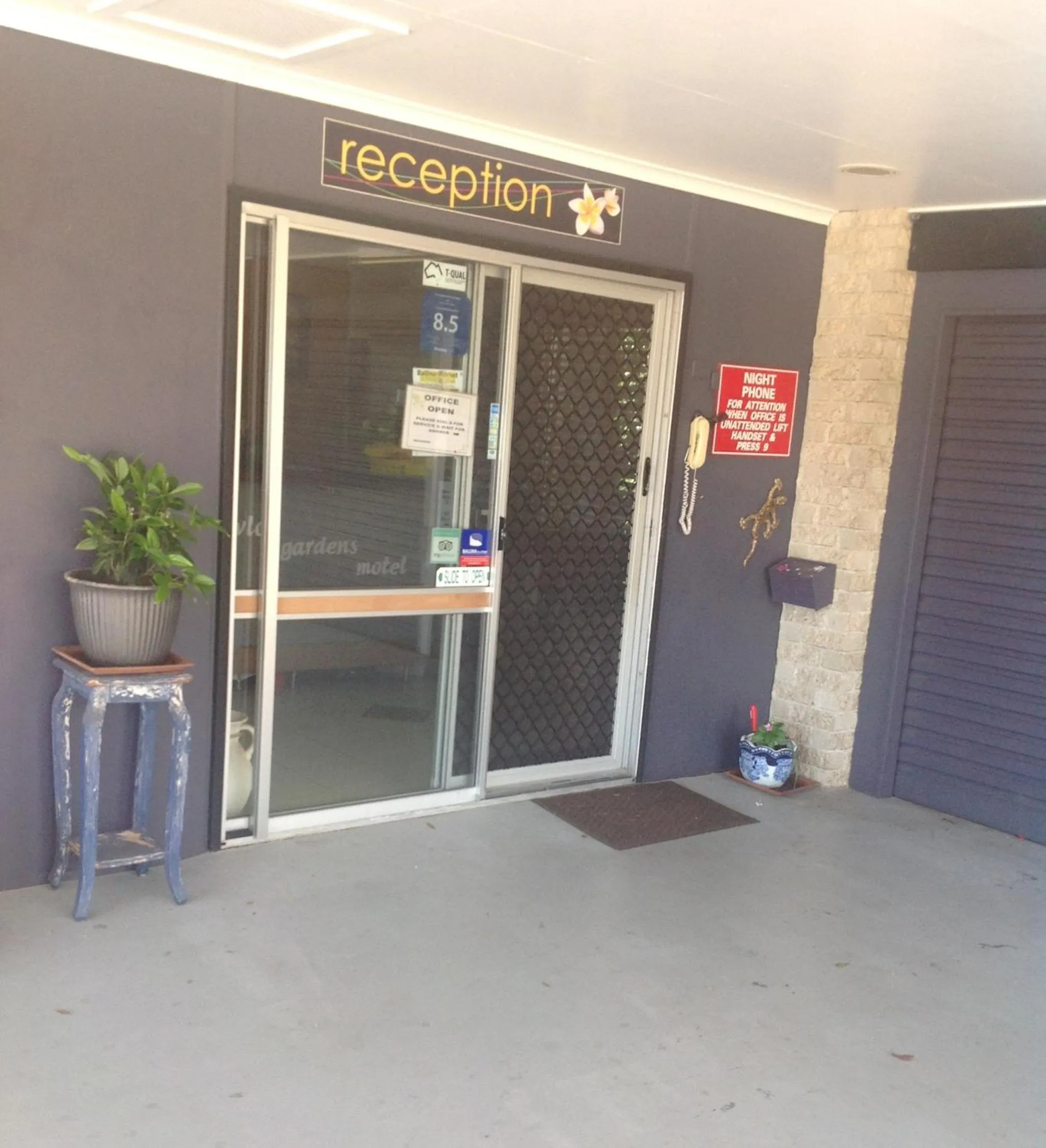 Facade/entrance in Avlon Gardens Motel