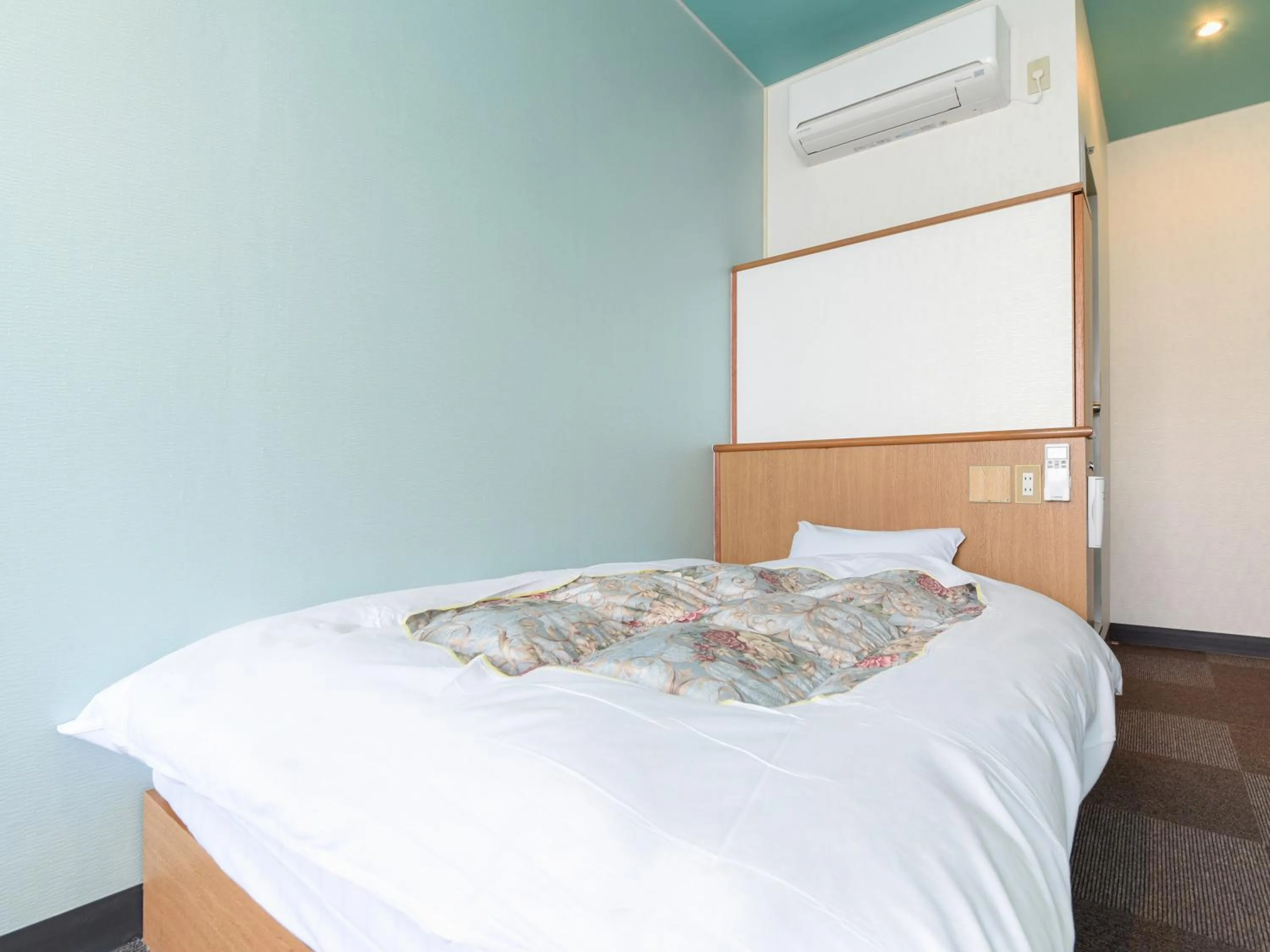 Photo of the whole room, Bed in Business Hotel New Nagawajima