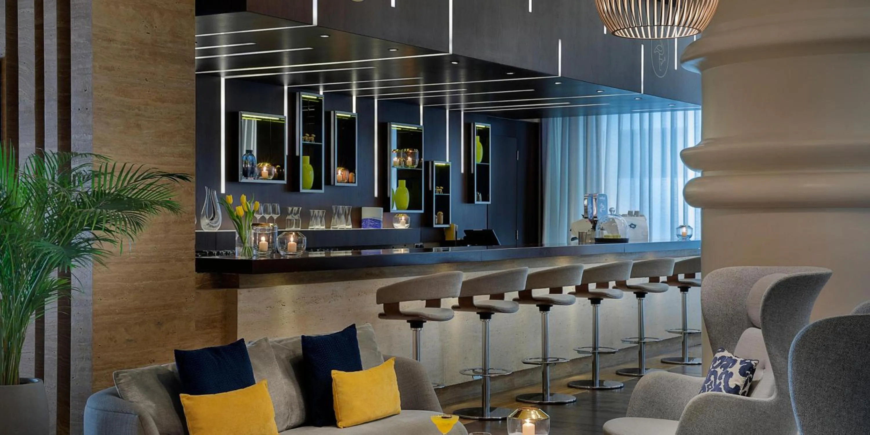 Restaurant/places to eat in Nassima Tower Hotel Apartments