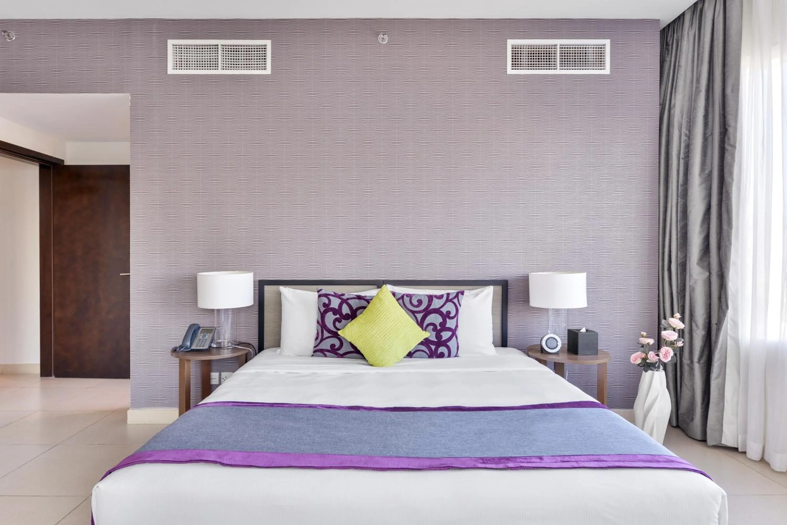 Bed in Nassima Tower Hotel Apartments