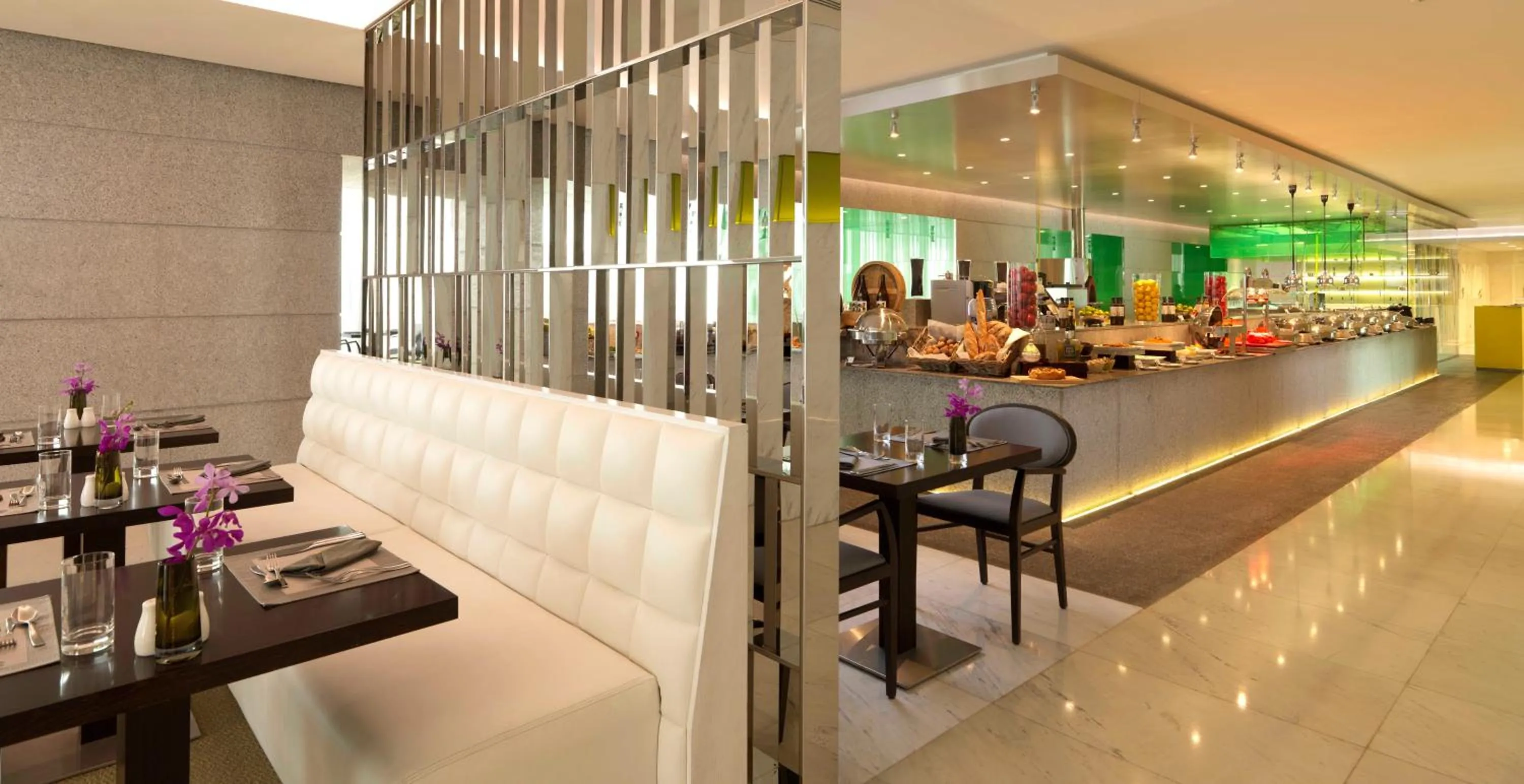 Restaurant/places to eat in Nassima Tower Hotel Apartments