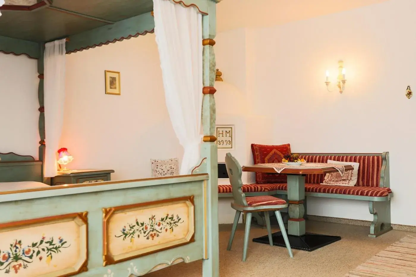 Deluxe Double Room with Bath - single occupancy in Sattelbogener Hof Deluxe Double Room with Bath - single occupancy in Sattelbogener Hof