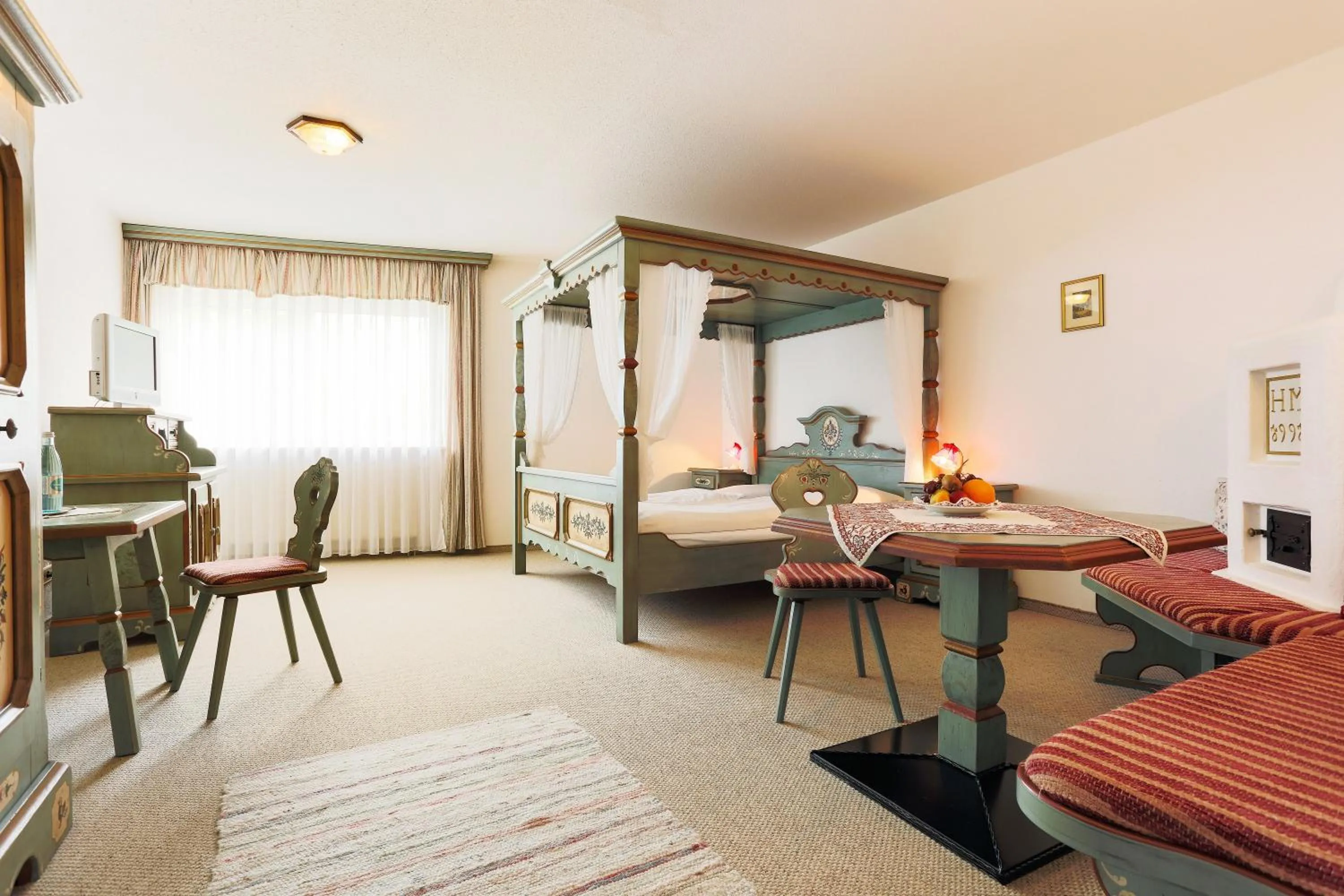 Decorative detail, Bed in Sattelbogener Hof