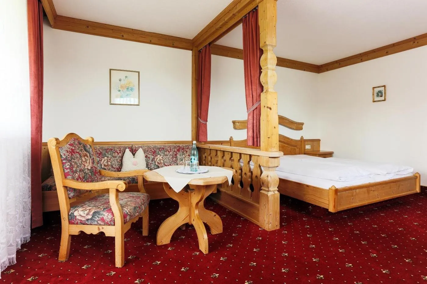 Seating area, Bed in Sattelbogener Hof