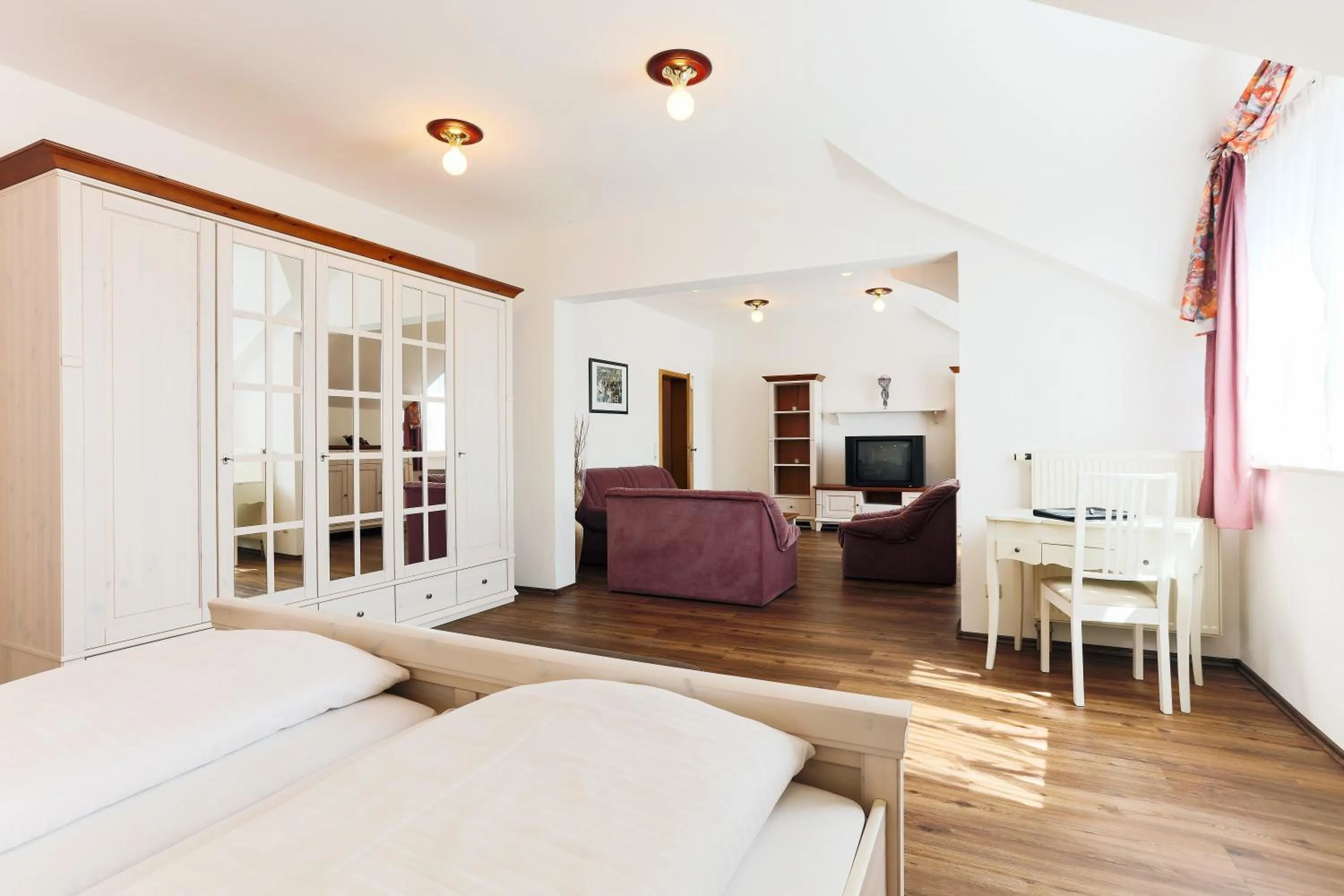 Living room, Bed in Sattelbogener Hof