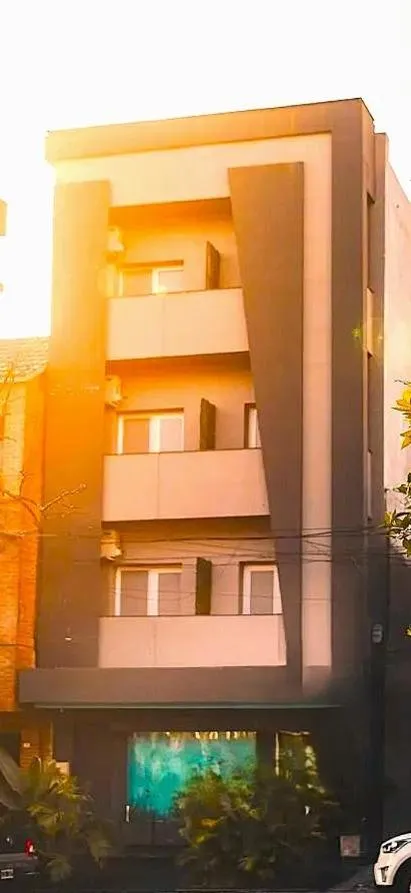 LG Golden Suites