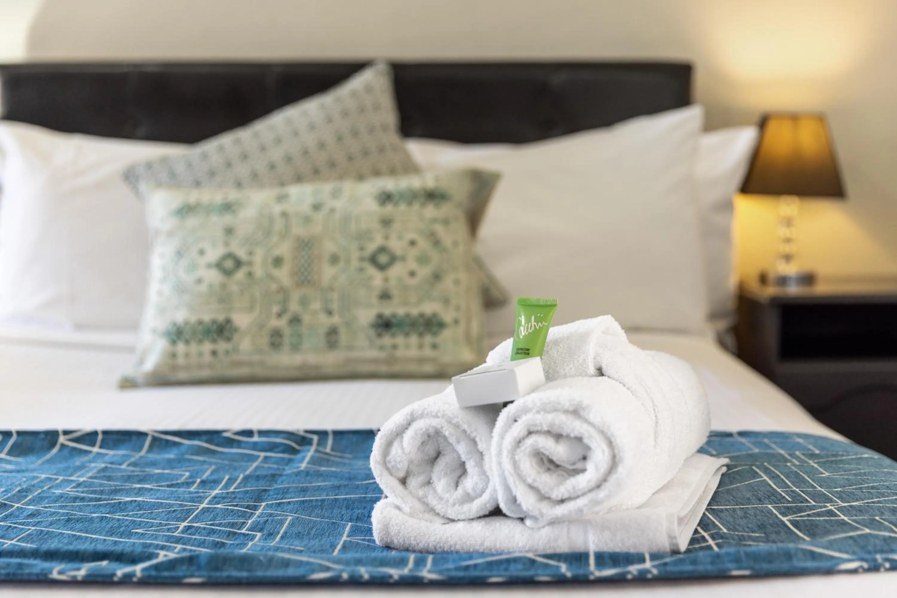 Bed in Sanctuary Resort Motor Inn