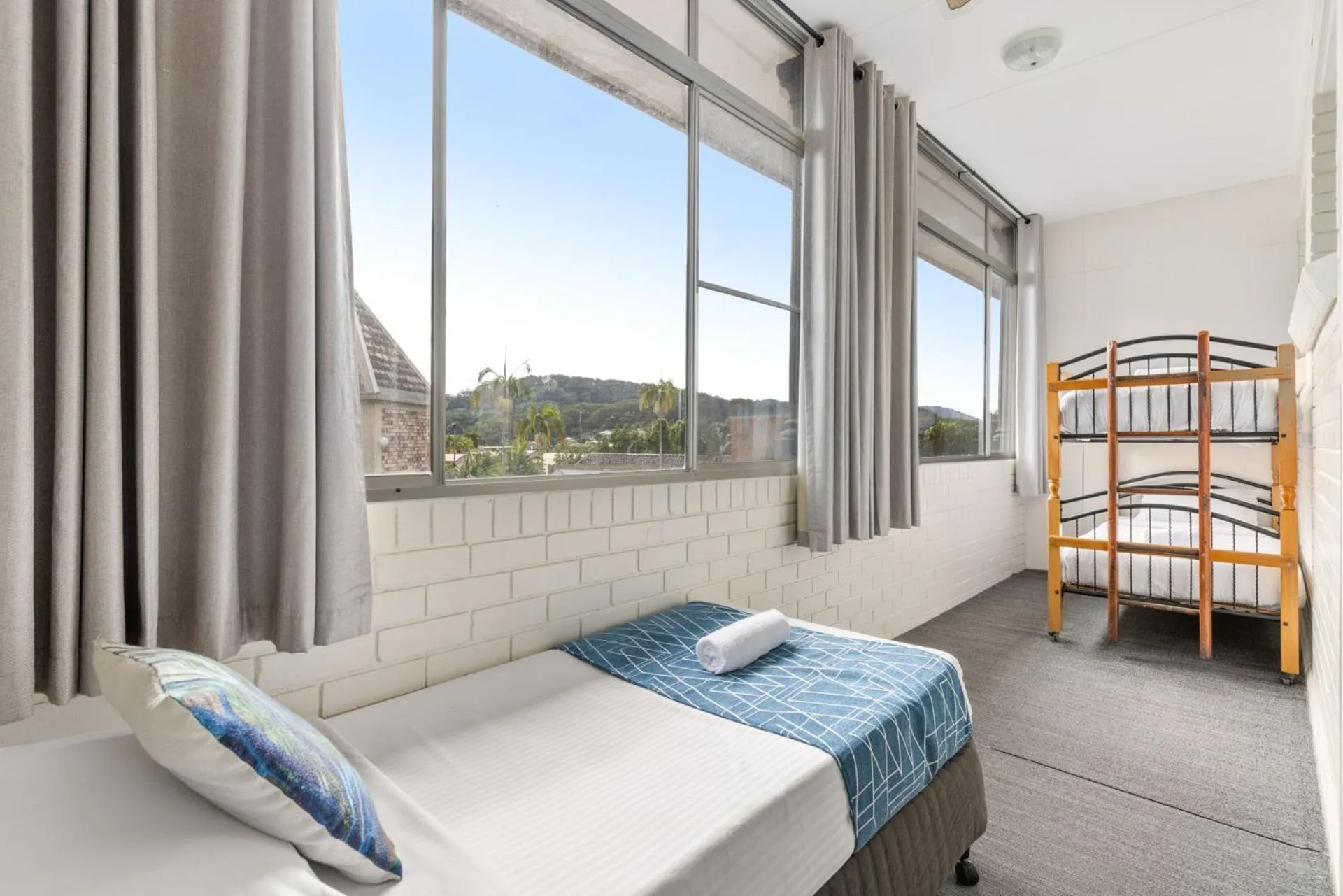 Bed in Sanctuary Resort Motor Inn