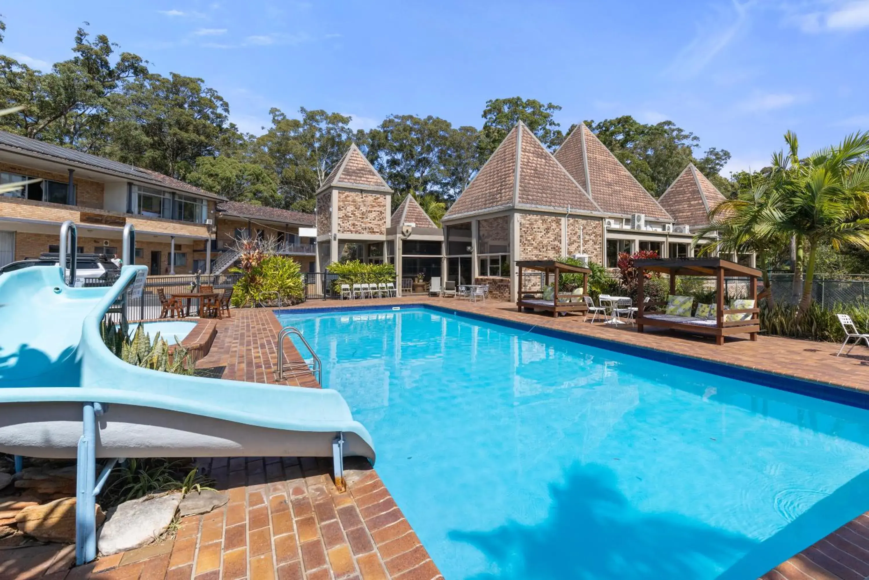 Swimming pool in Sanctuary Resort Motor Inn Swimming pool in Sanctuary Resort Motor Inn