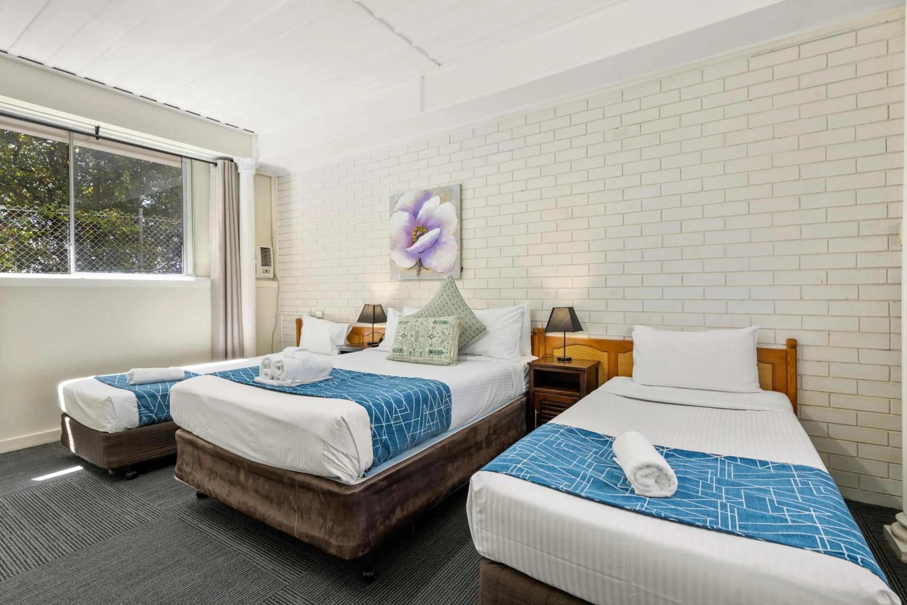 Bed in Sanctuary Resort Motor Inn