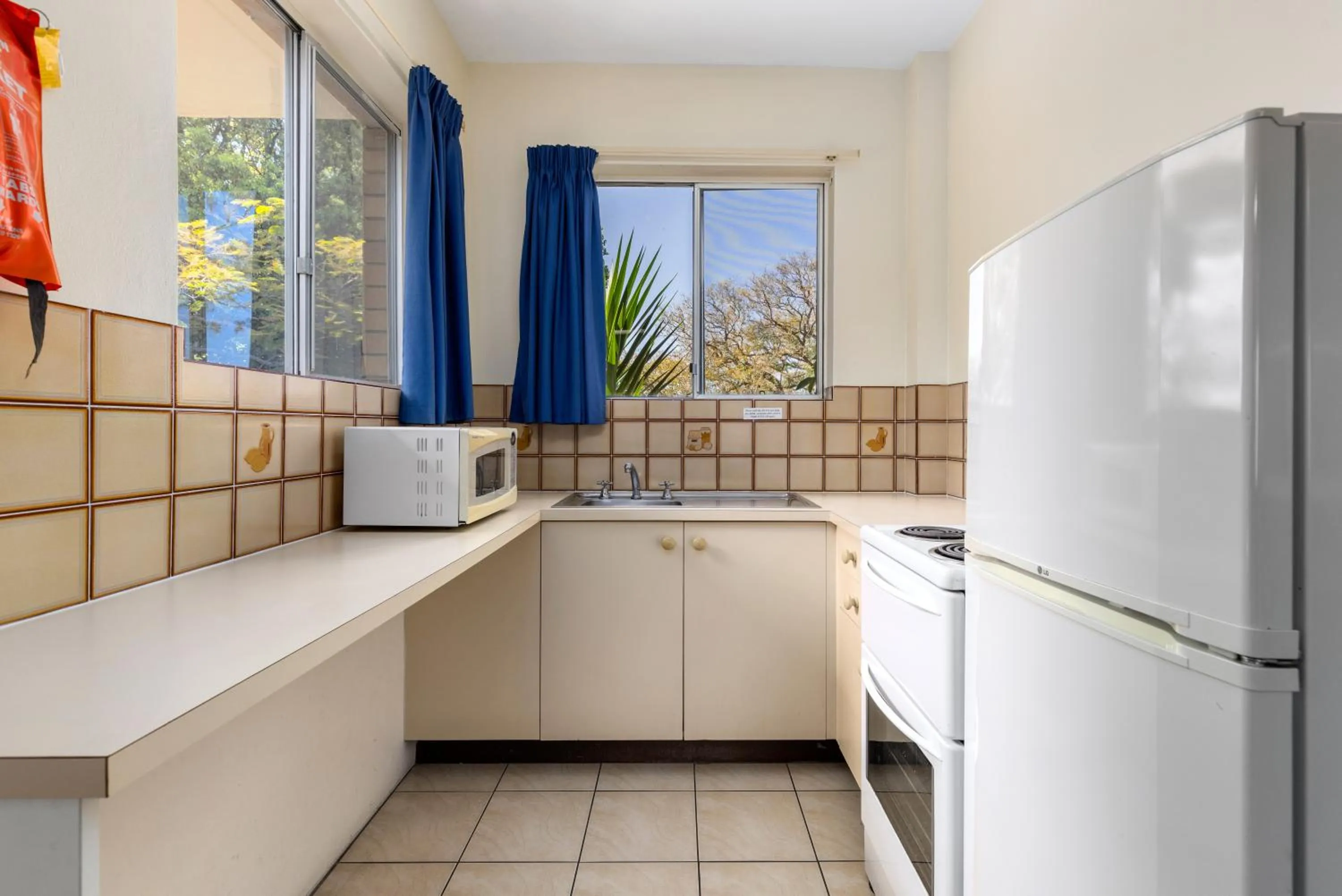Kitchen or kitchenette in Sanctuary Resort Motor Inn