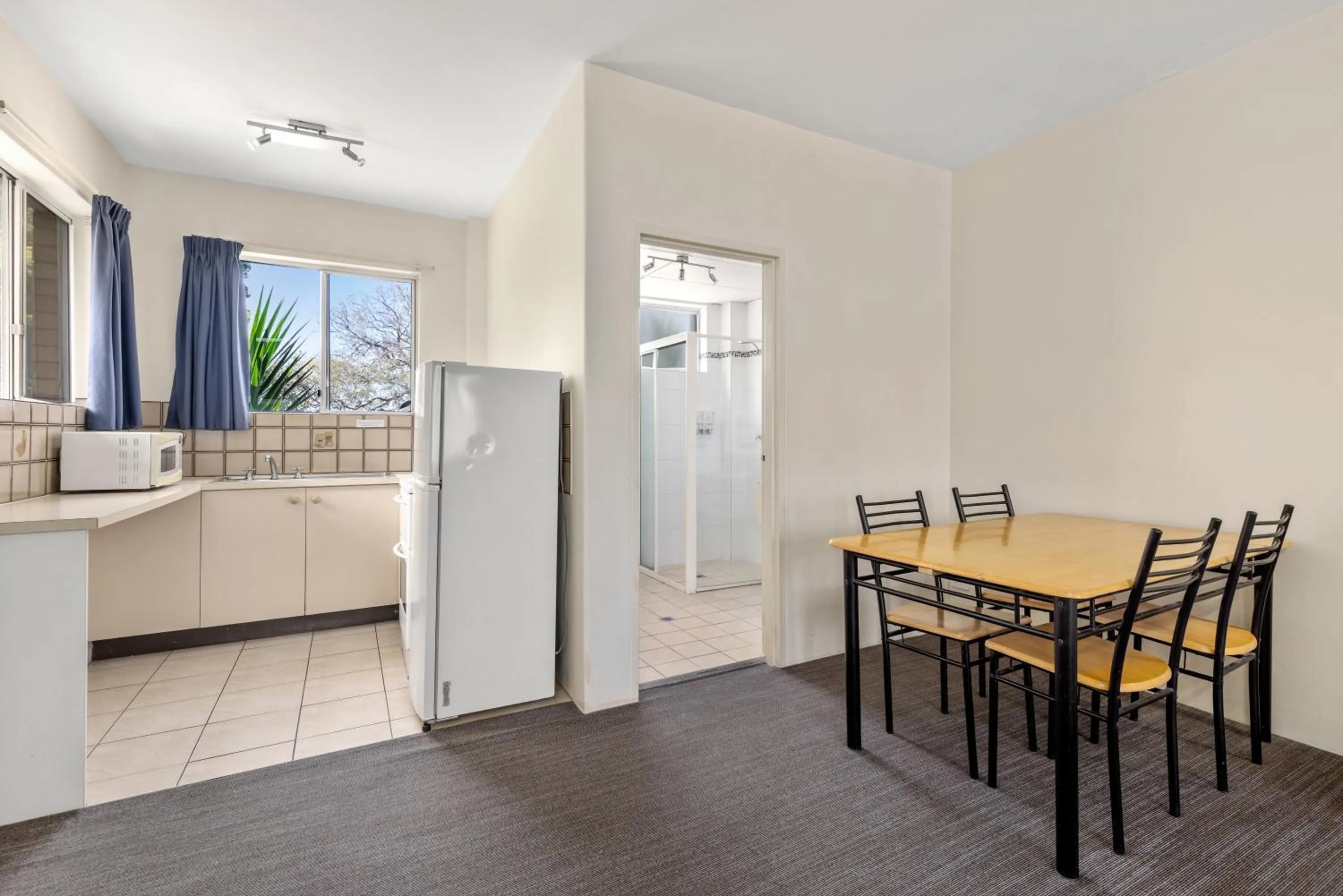 Kitchen or kitchenette in Sanctuary Resort Motor Inn