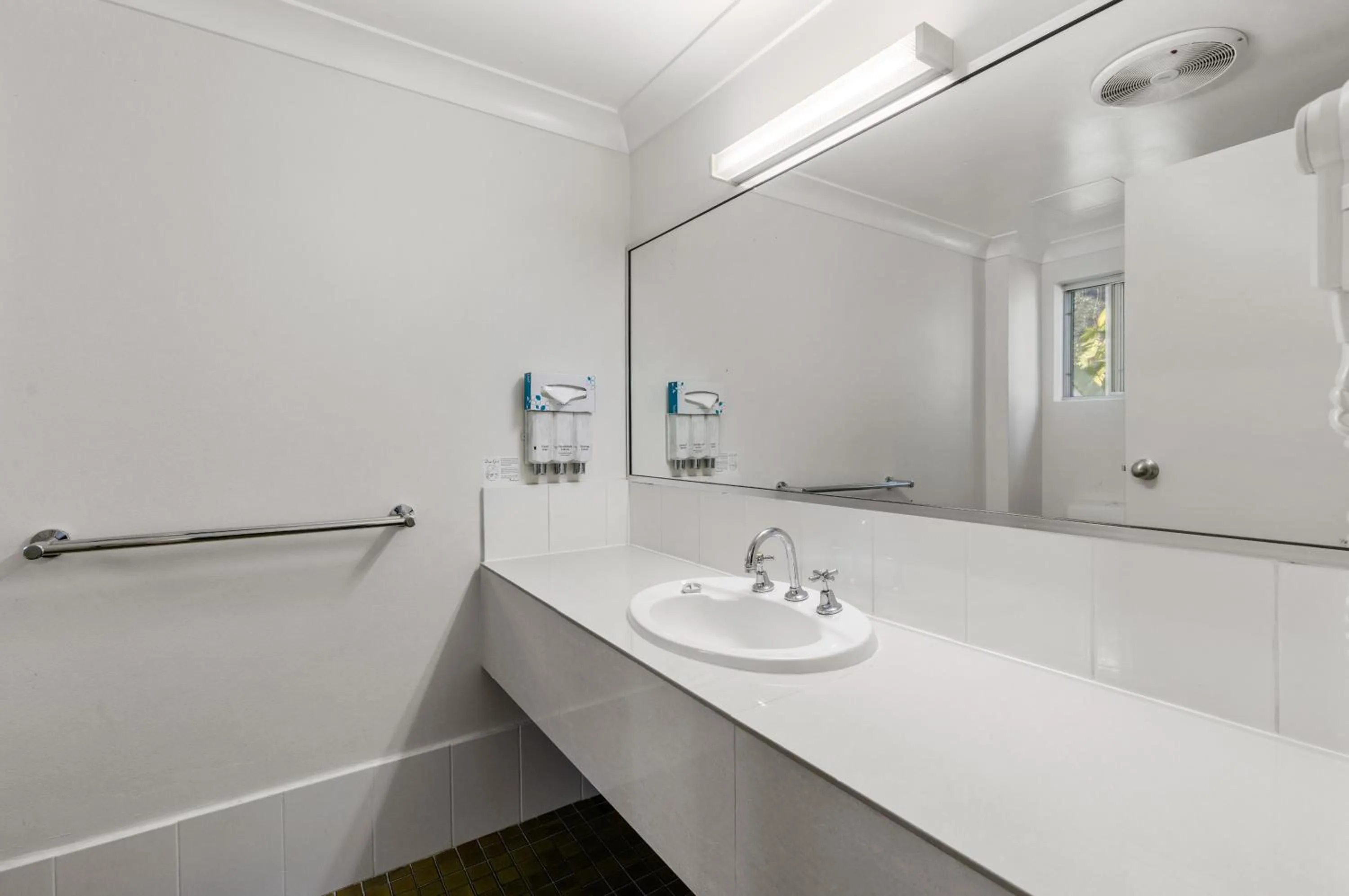 Bathroom in Sanctuary Resort Motor Inn