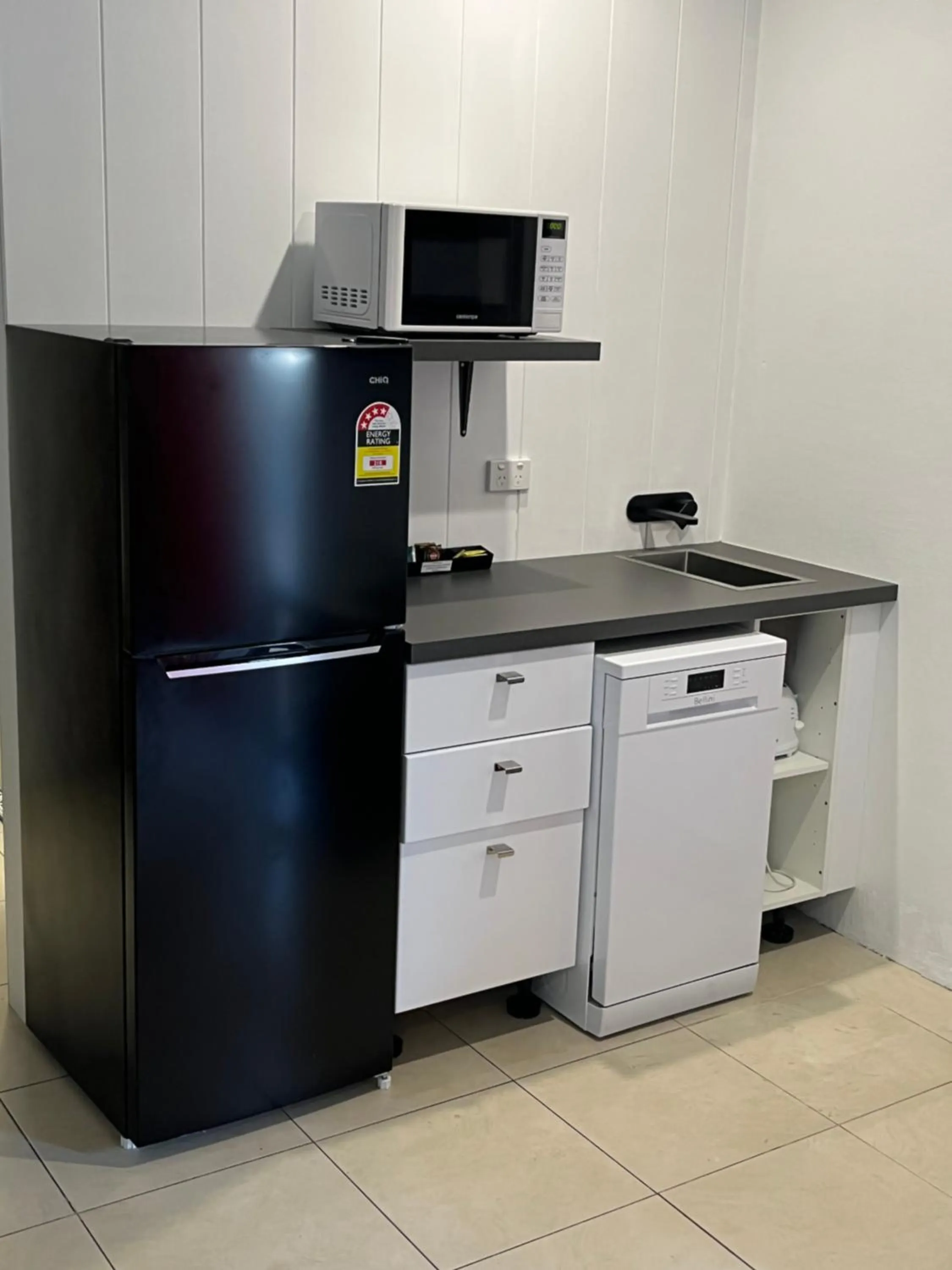 Kitchen or kitchenette in Chelsea Motor Inn