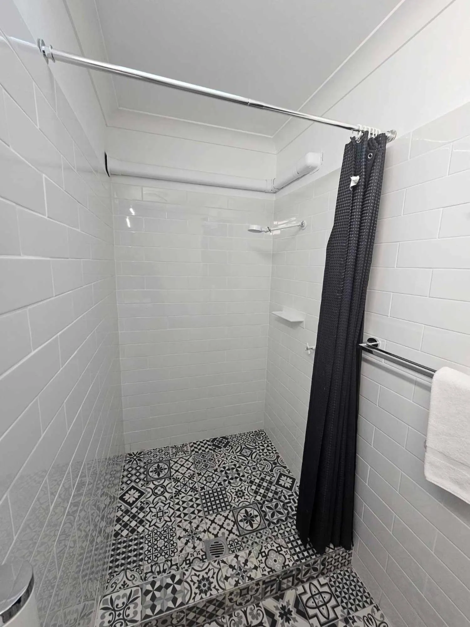 Shower in Chelsea Motor Inn