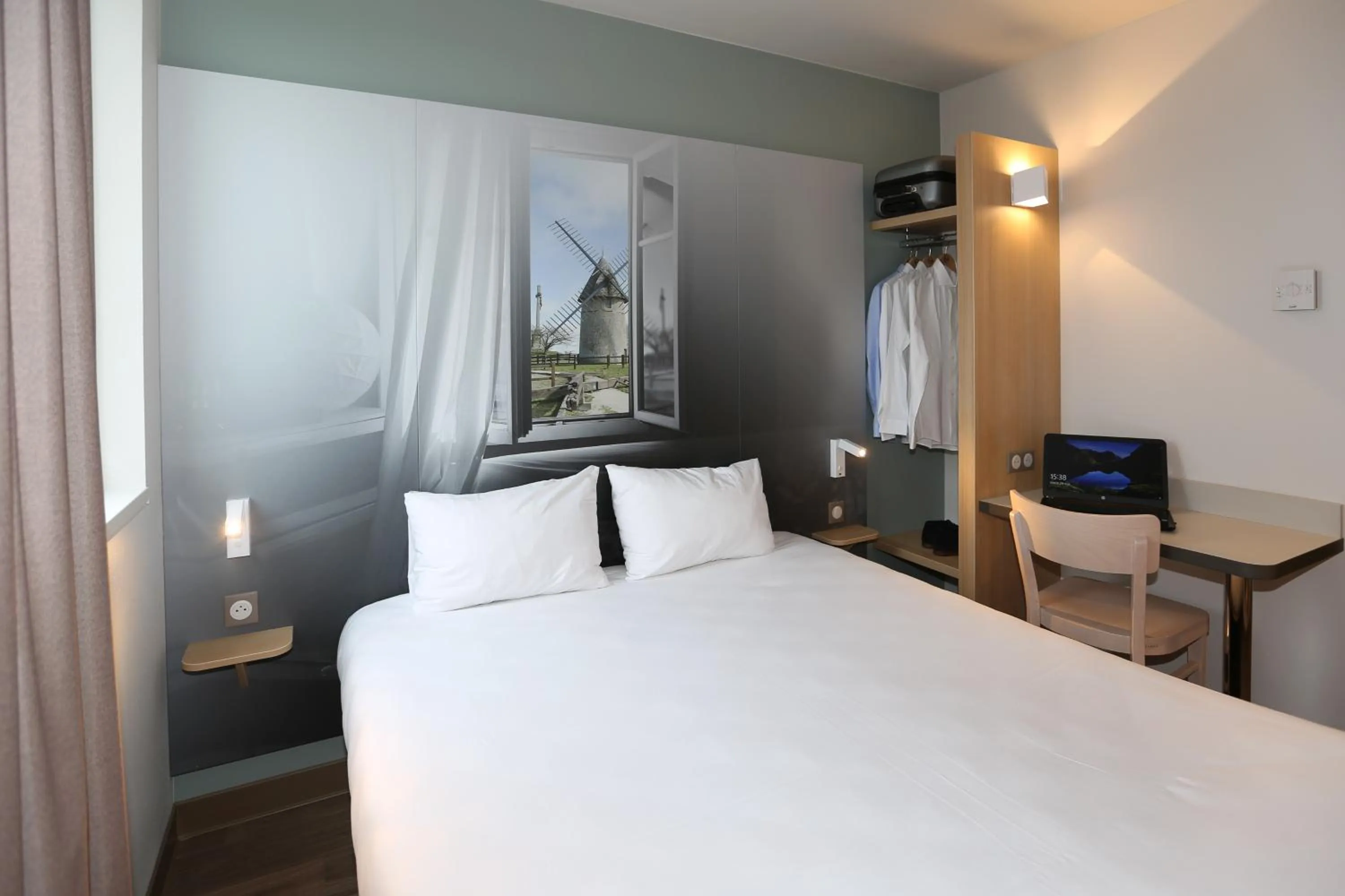 Bedroom, Bed in B&B HOTEL Les Herbiers