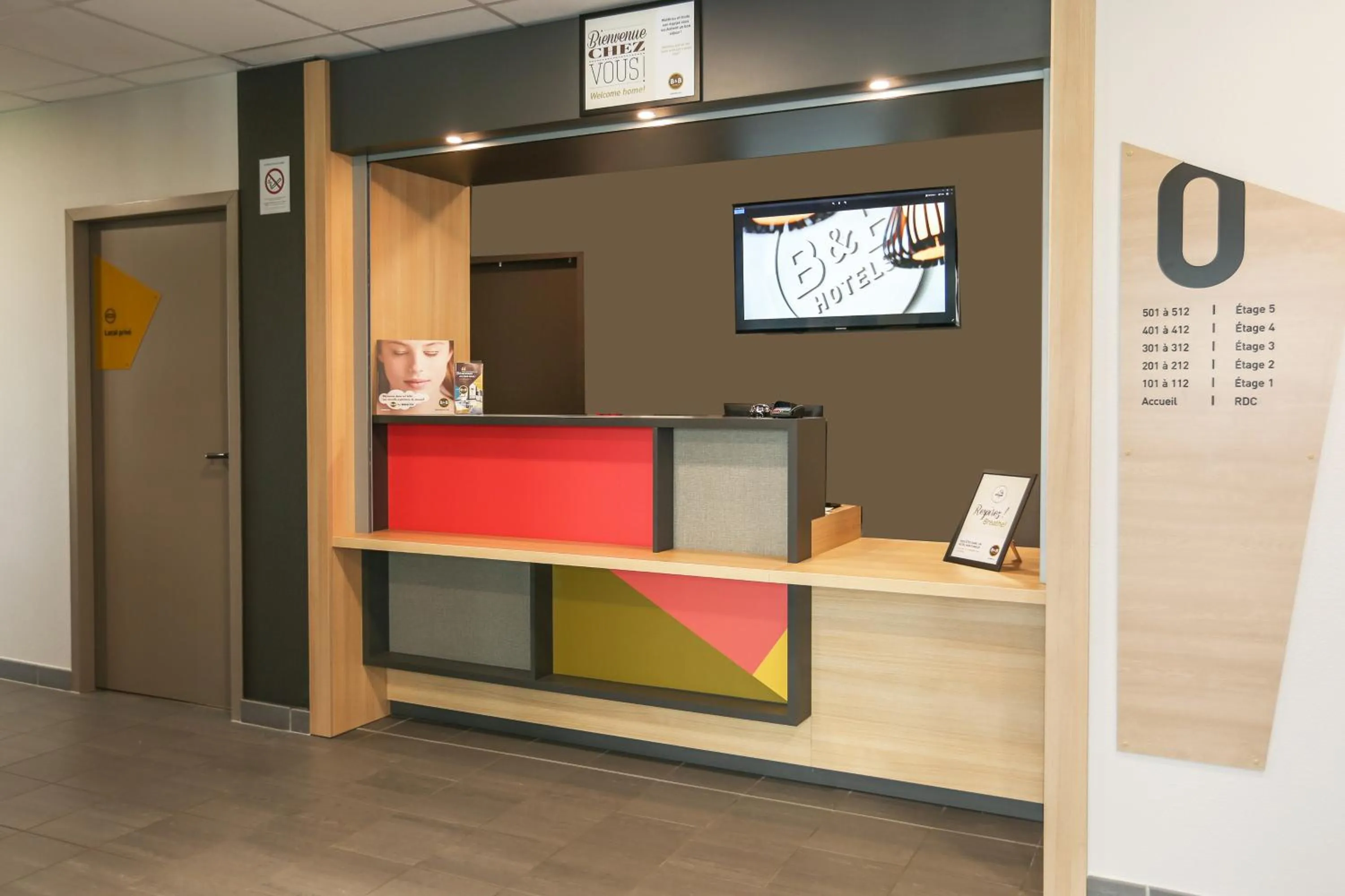 Lobby or reception in B&B HOTEL Les Herbiers