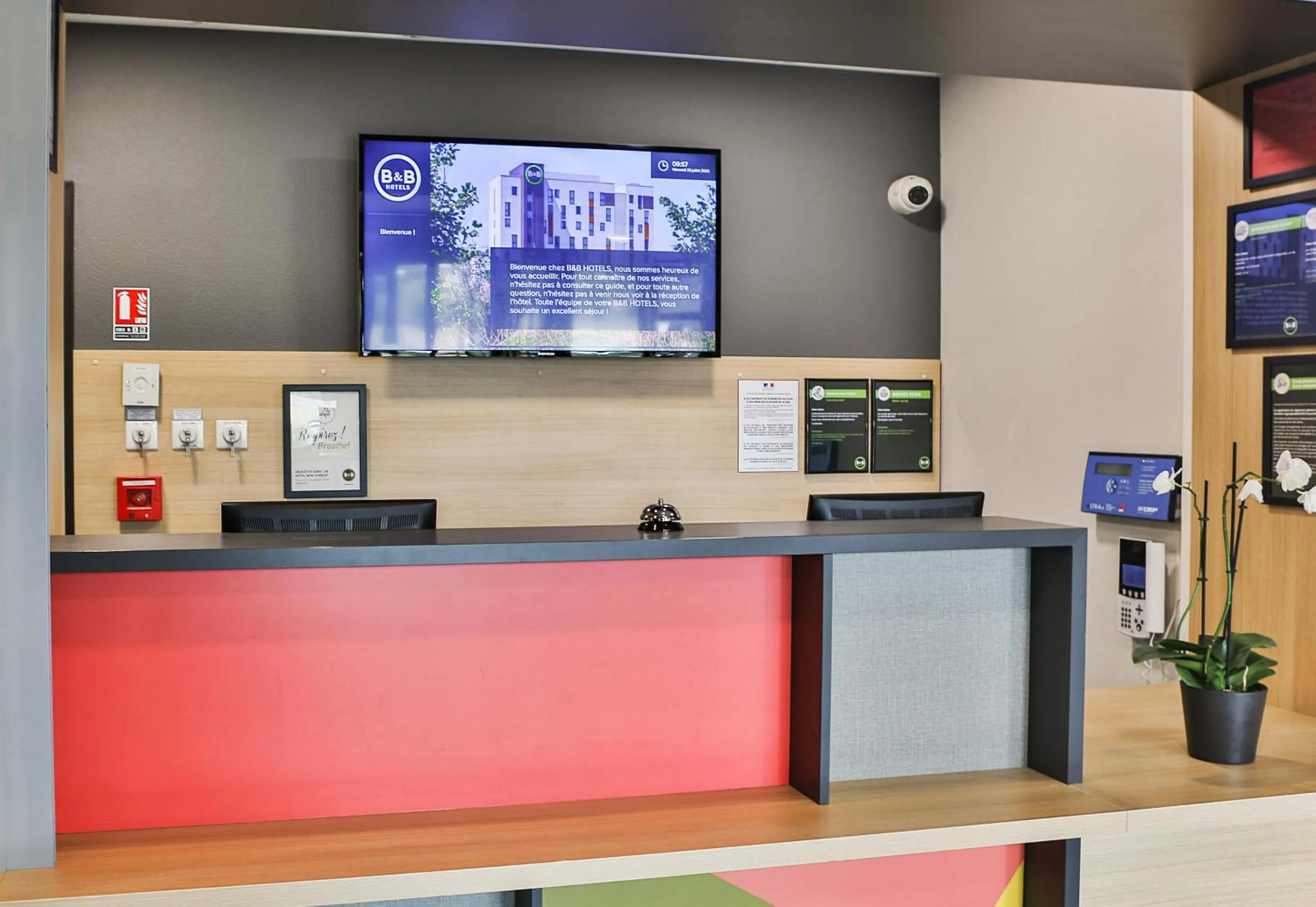 Lobby or reception in B&B HOTEL Les Herbiers