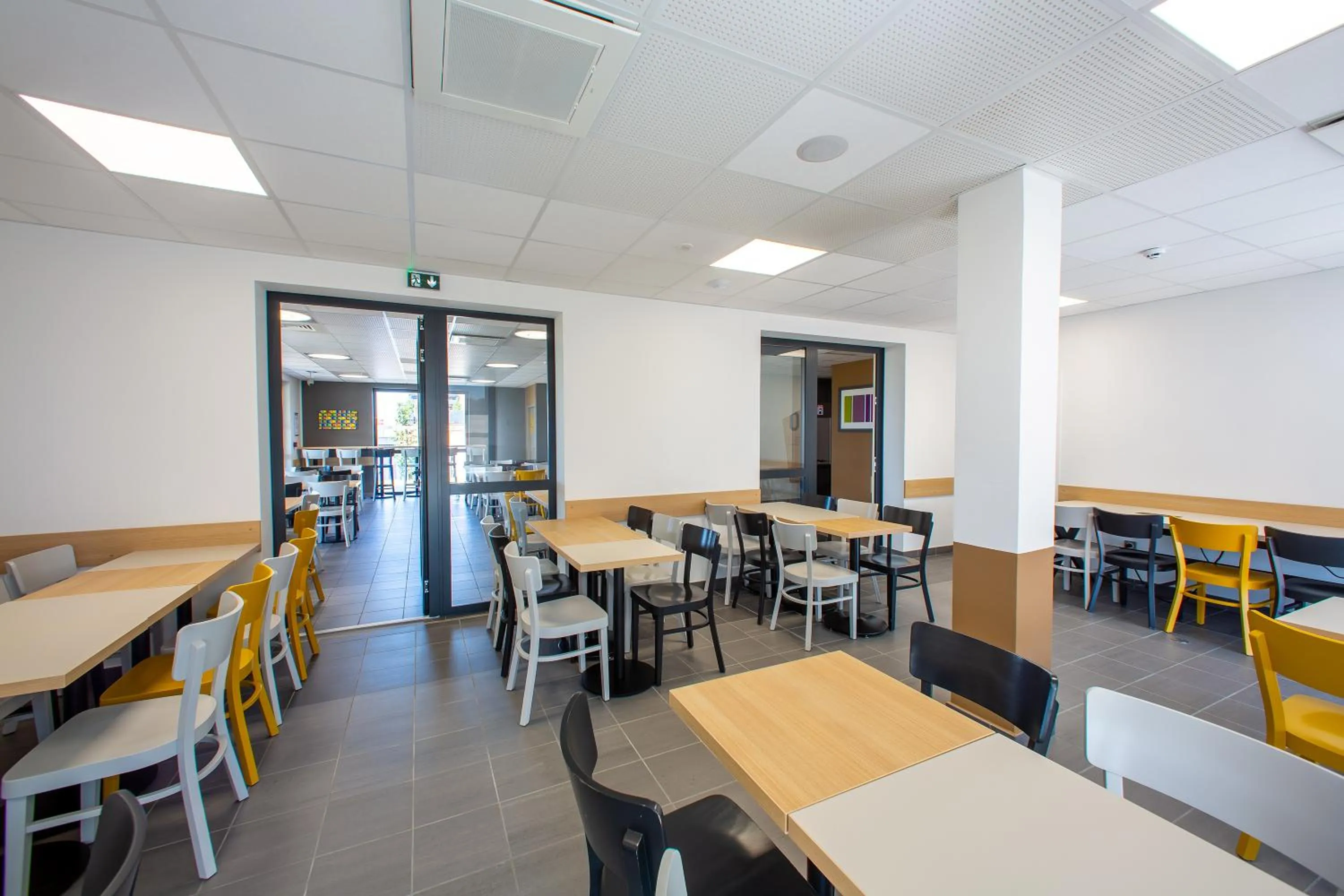 Buffet breakfast in B&B HOTEL Les Herbiers