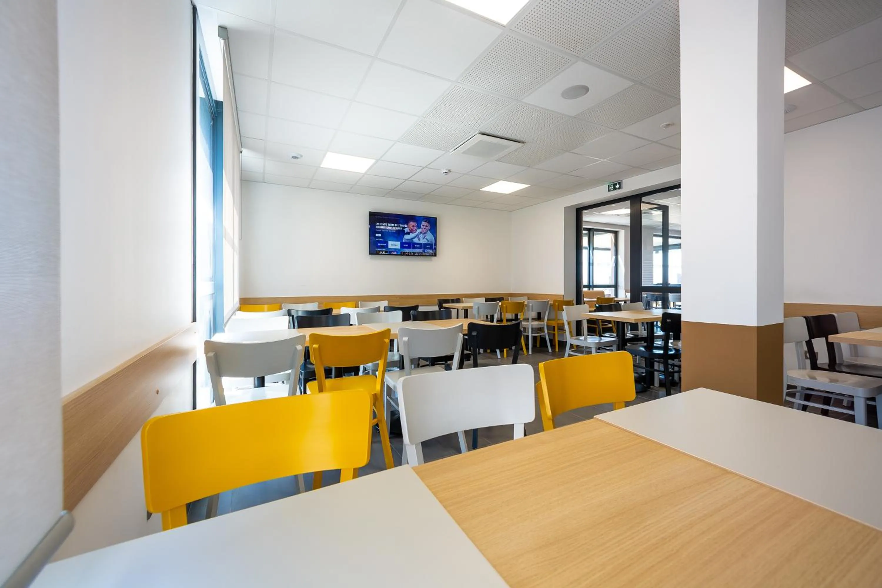 Buffet breakfast in B&B HOTEL Les Herbiers