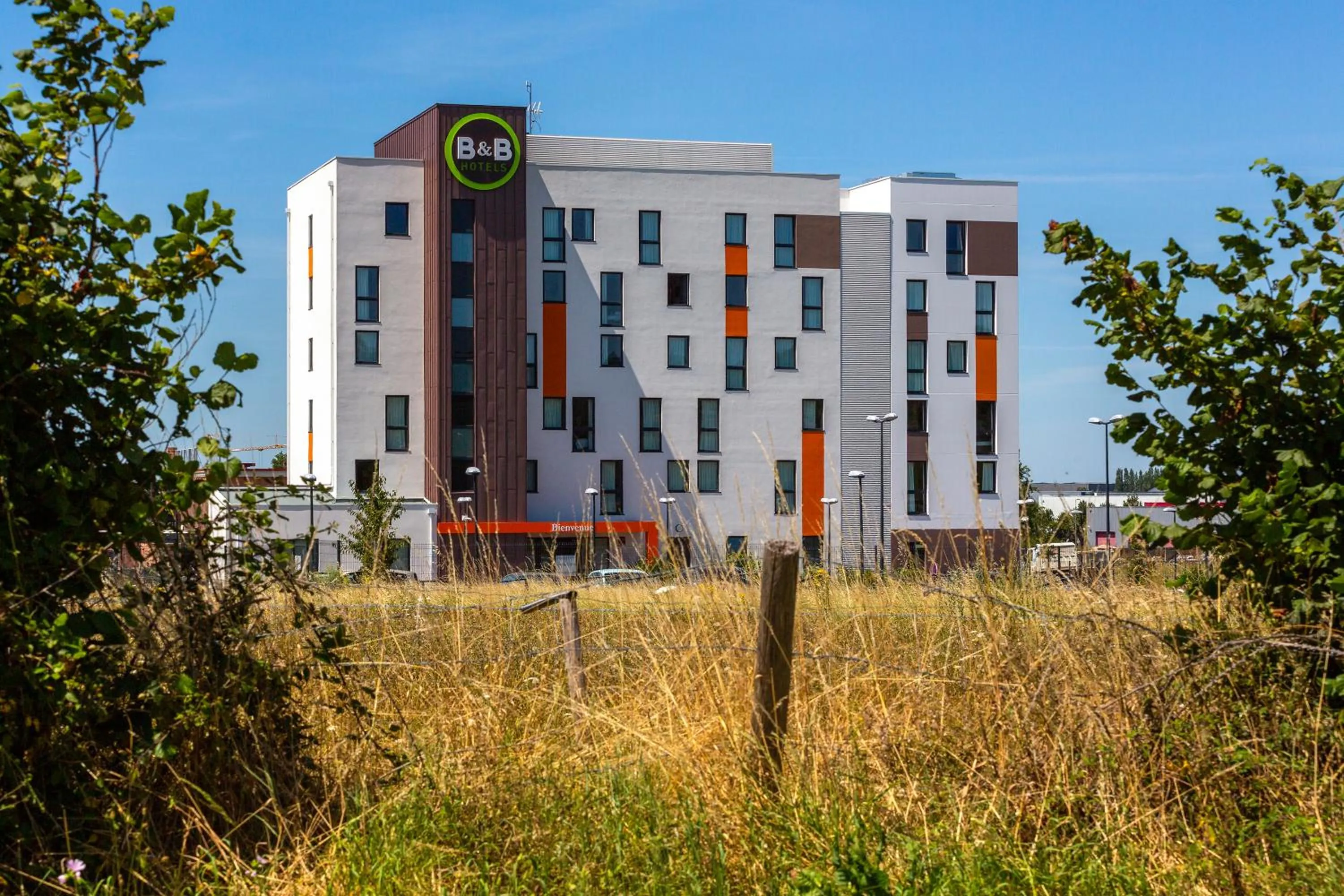 Facade/entrance in B&B HOTEL Les Herbiers