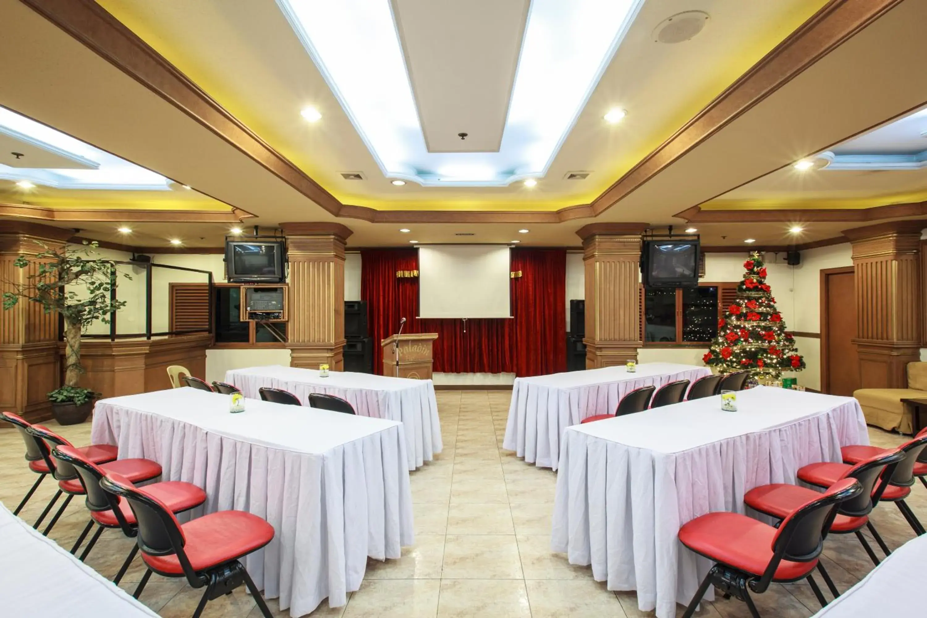 Banquet/Function facilities in Paladin Hotel