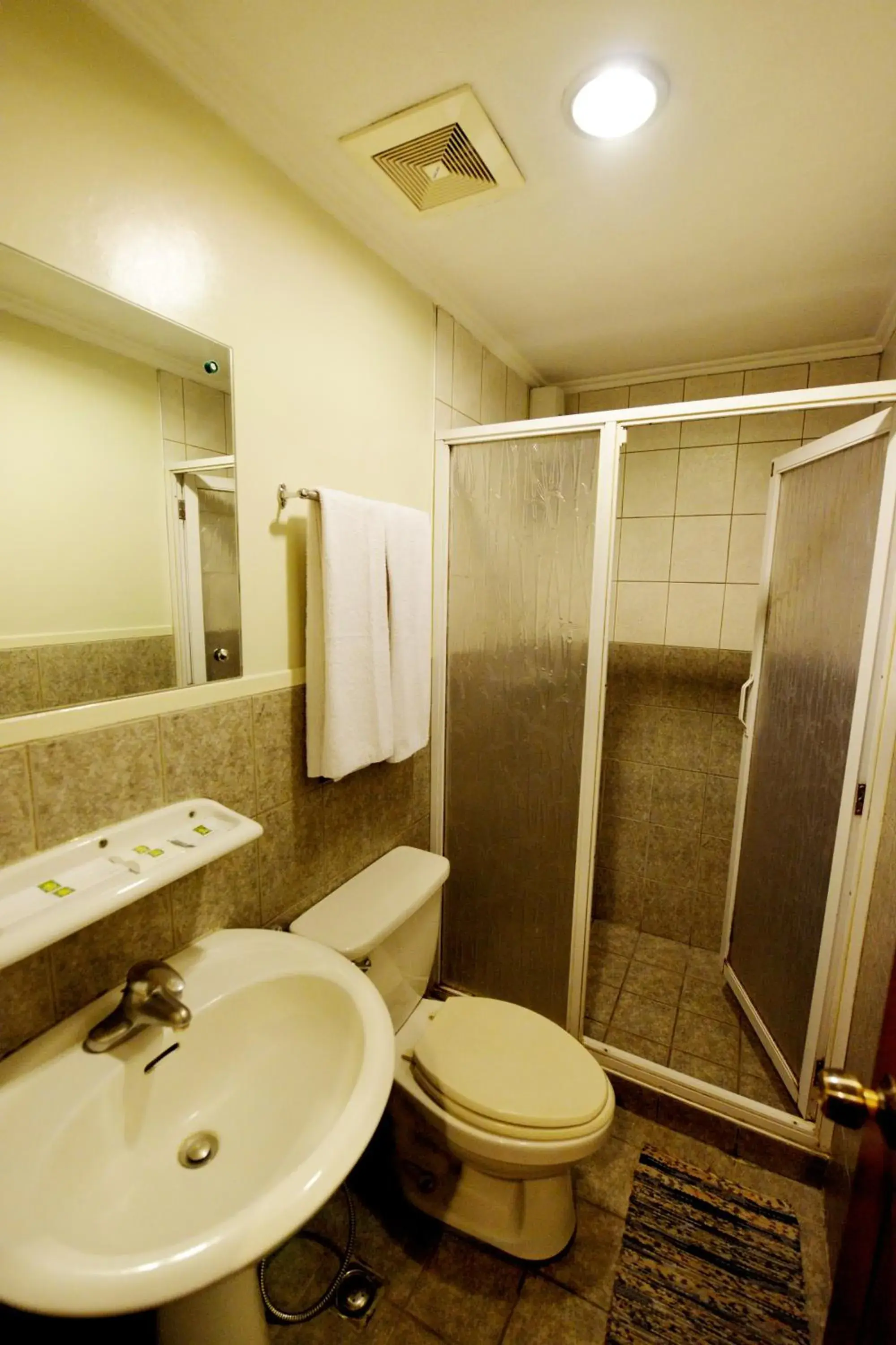 Bathroom in Paladin Hotel