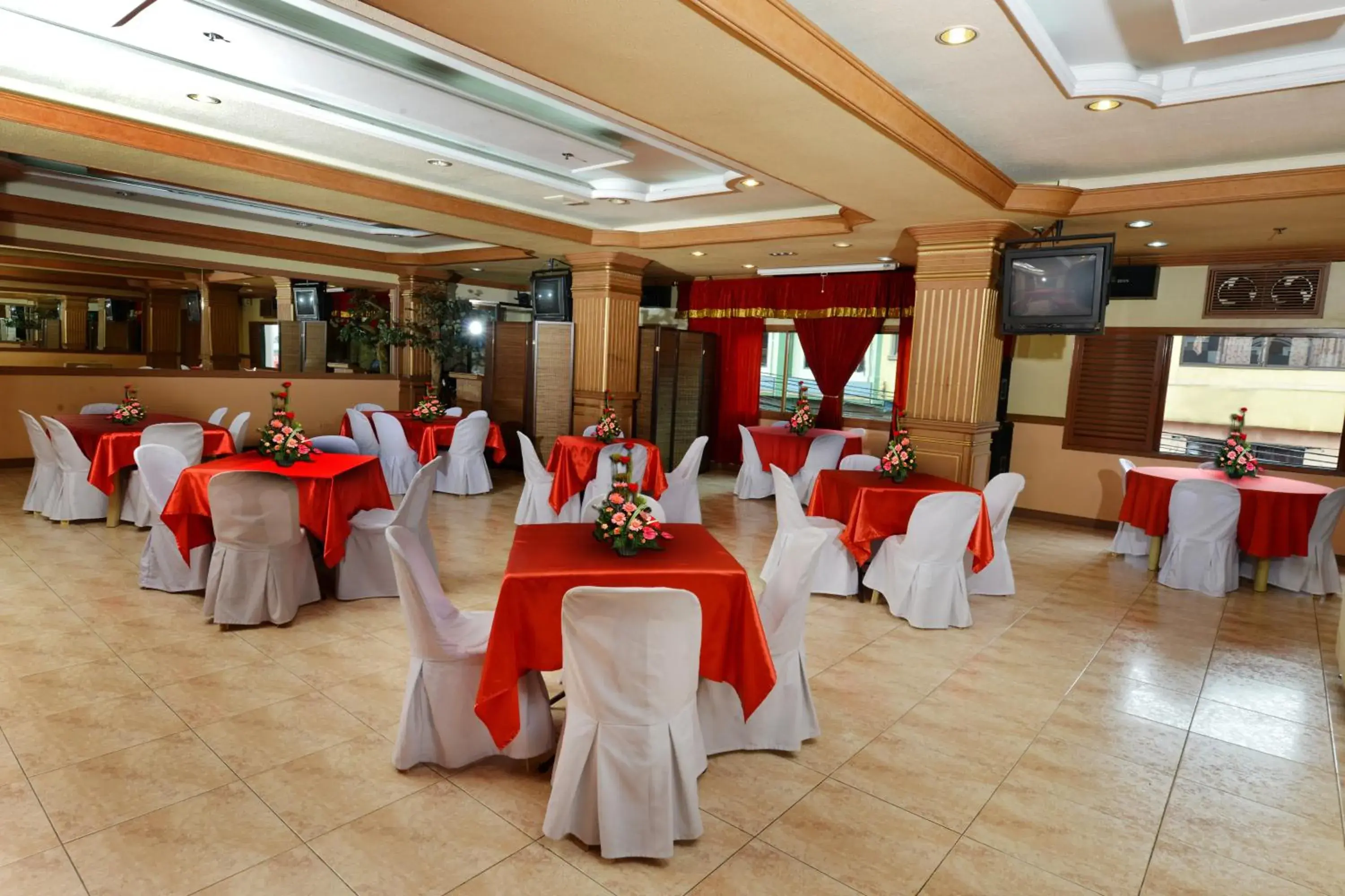 Restaurant/places to eat, Banquet Facilities in Paladin Hotel