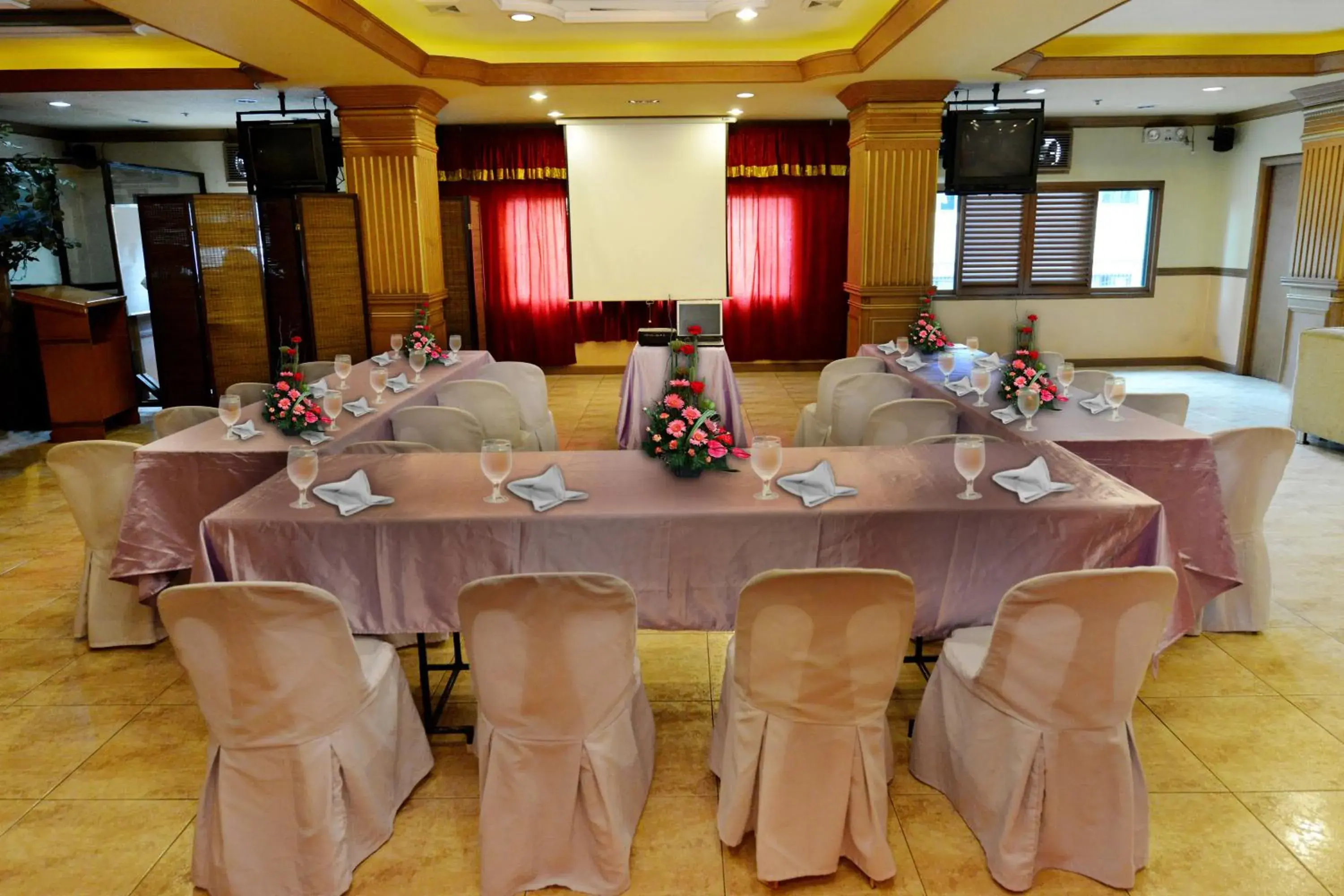 Business facilities, Banquet Facilities in Paladin Hotel