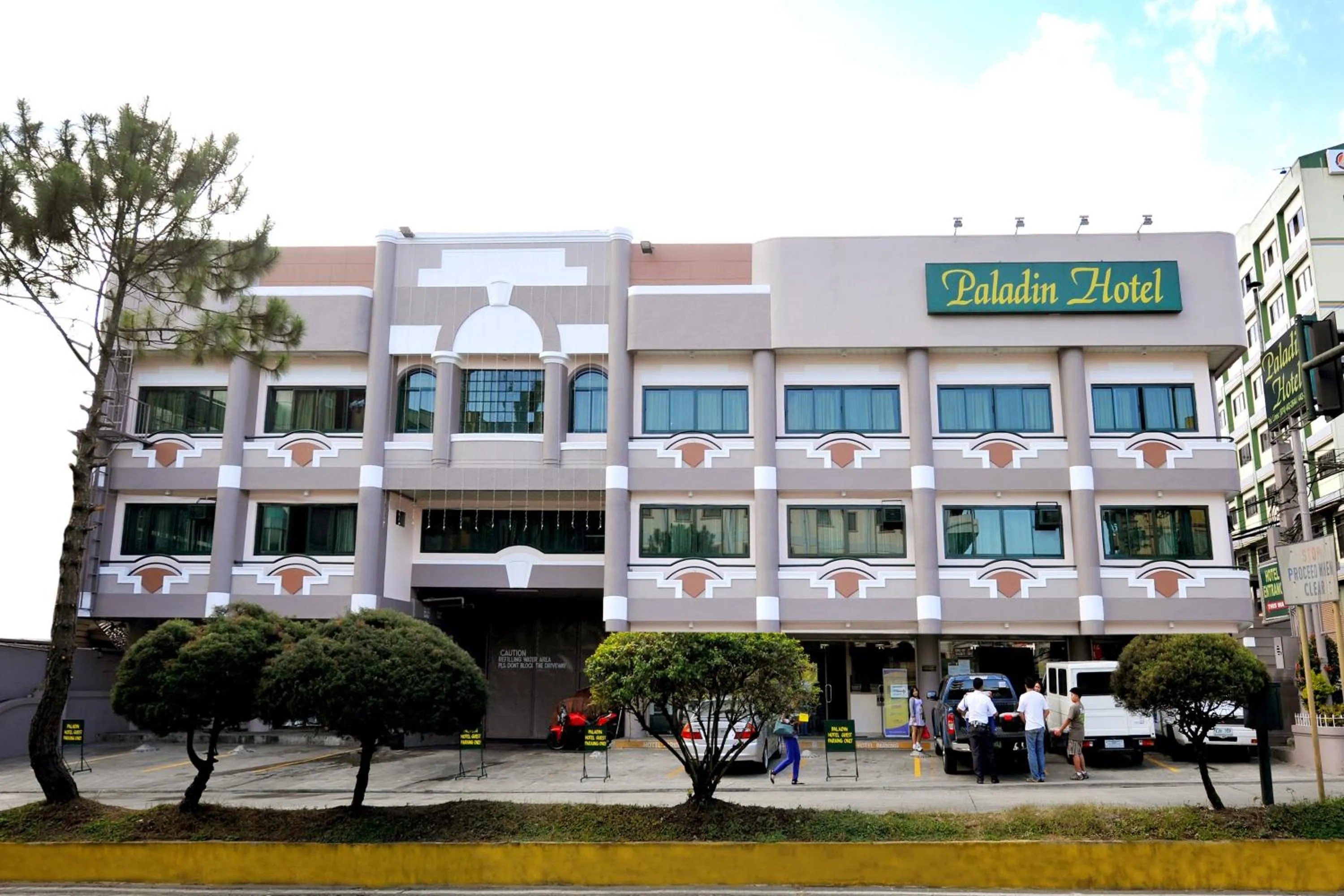 Facade/entrance in Paladin Hotel