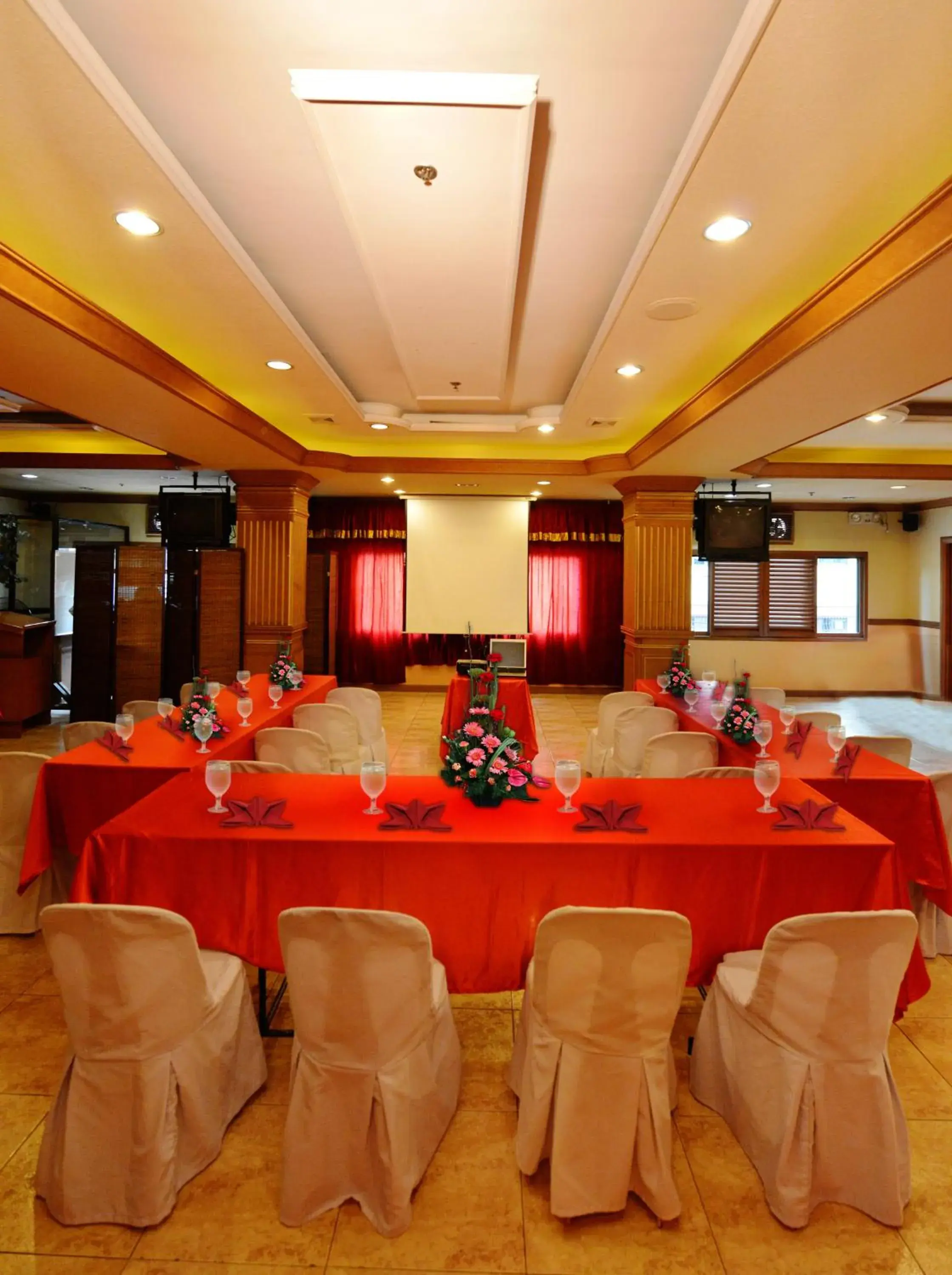 Business facilities, Banquet Facilities in Paladin Hotel