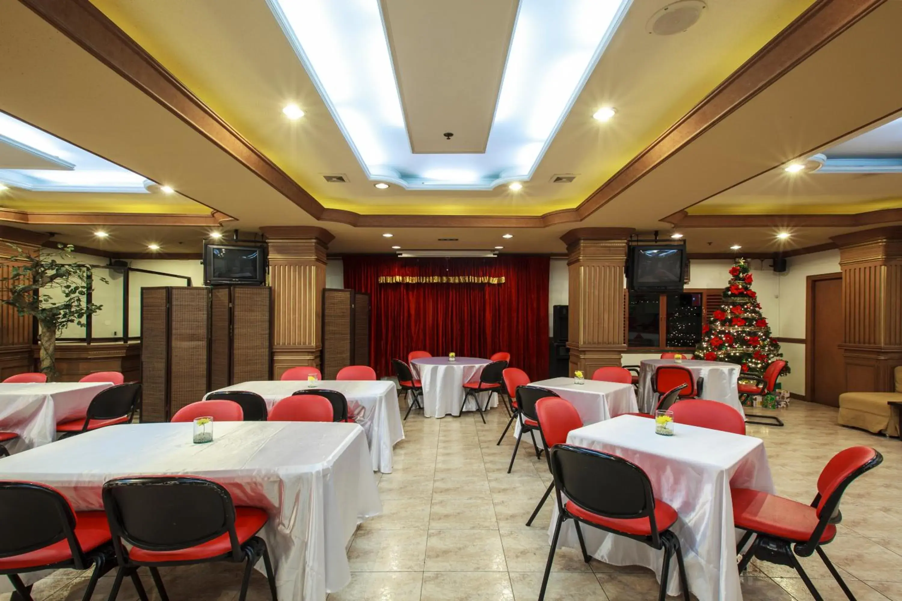 Business facilities in Paladin Hotel
