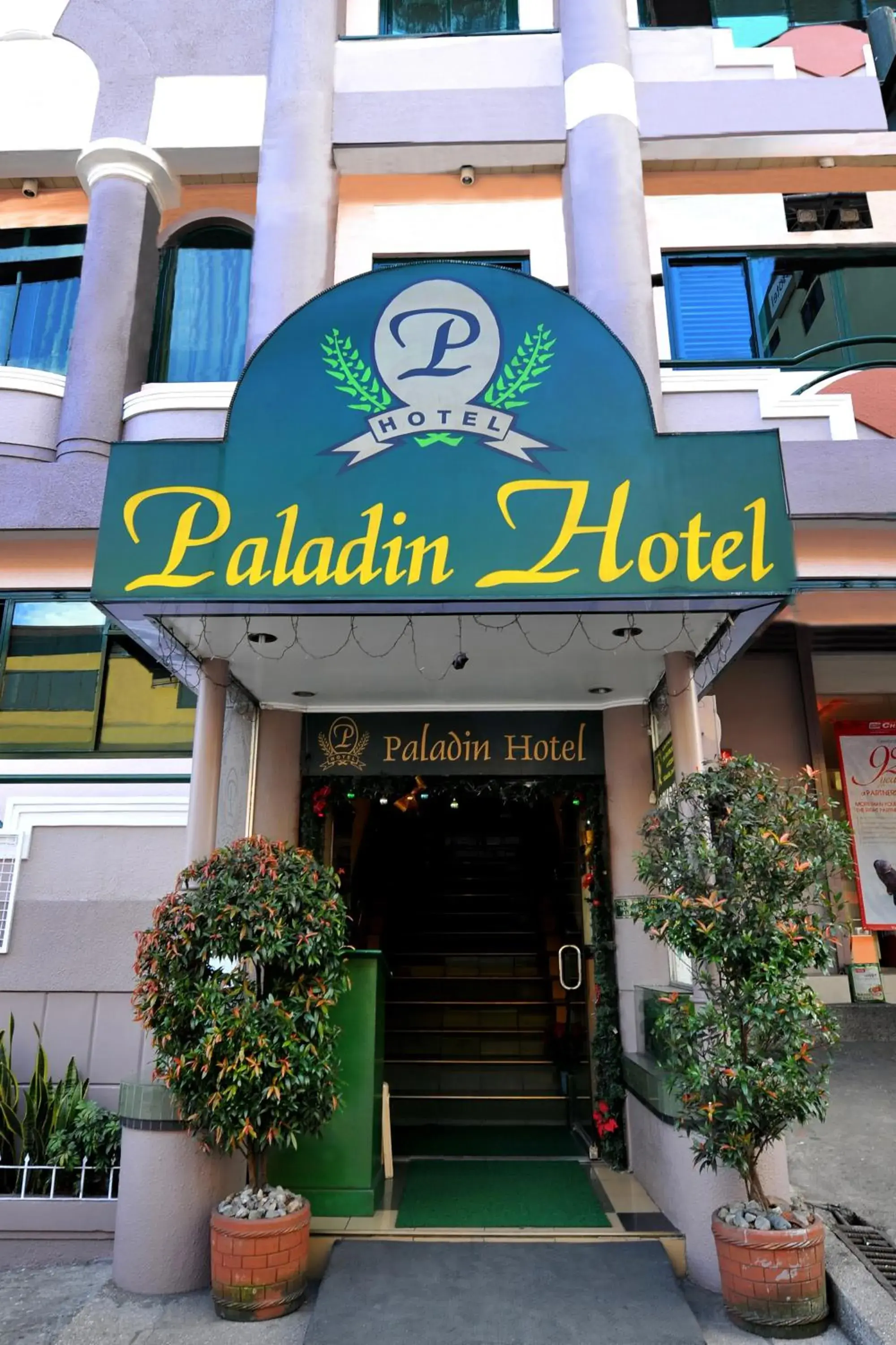 Facade/entrance in Paladin Hotel