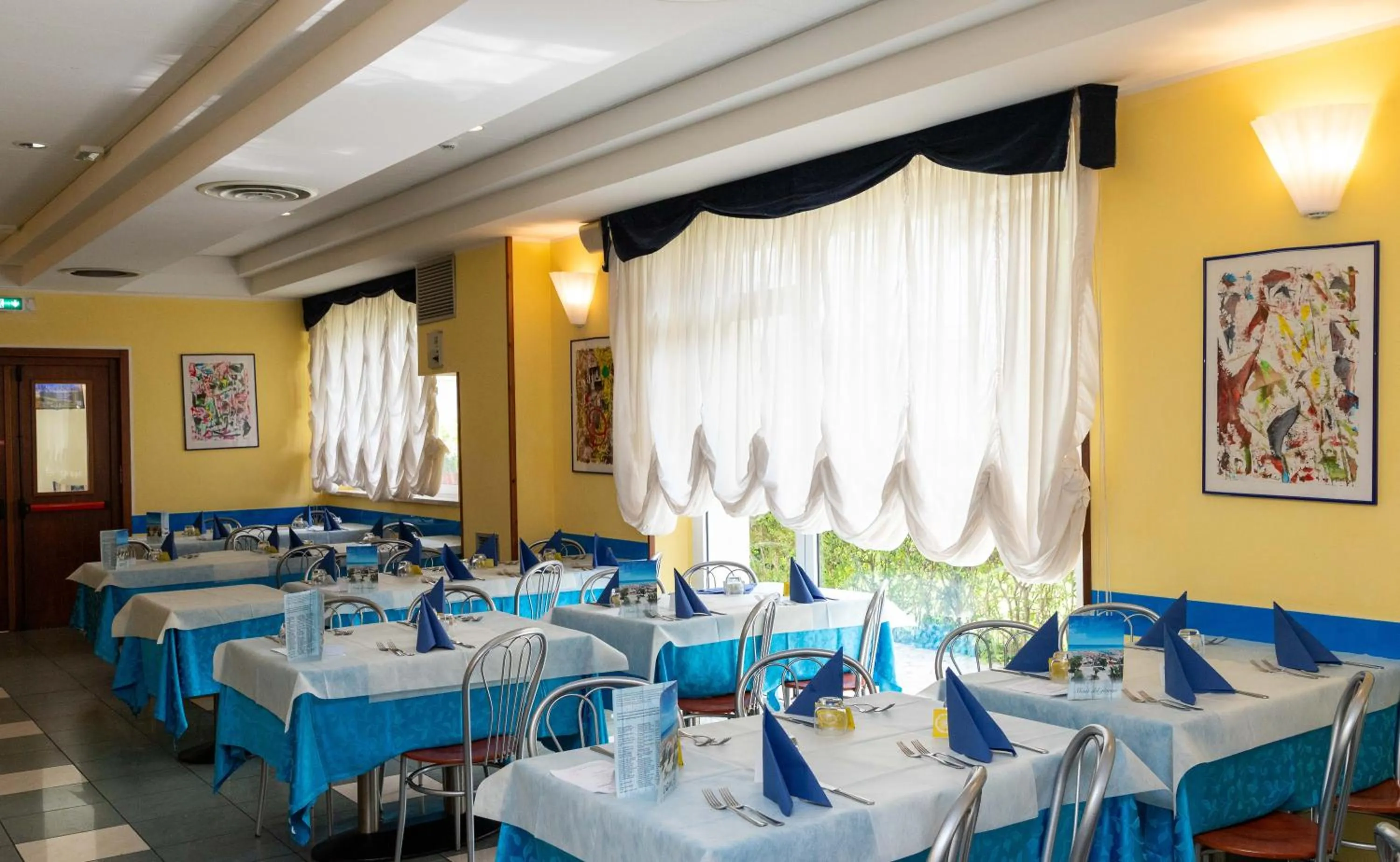 Restaurant/places to eat in Centro Vacanze Domus M.G.