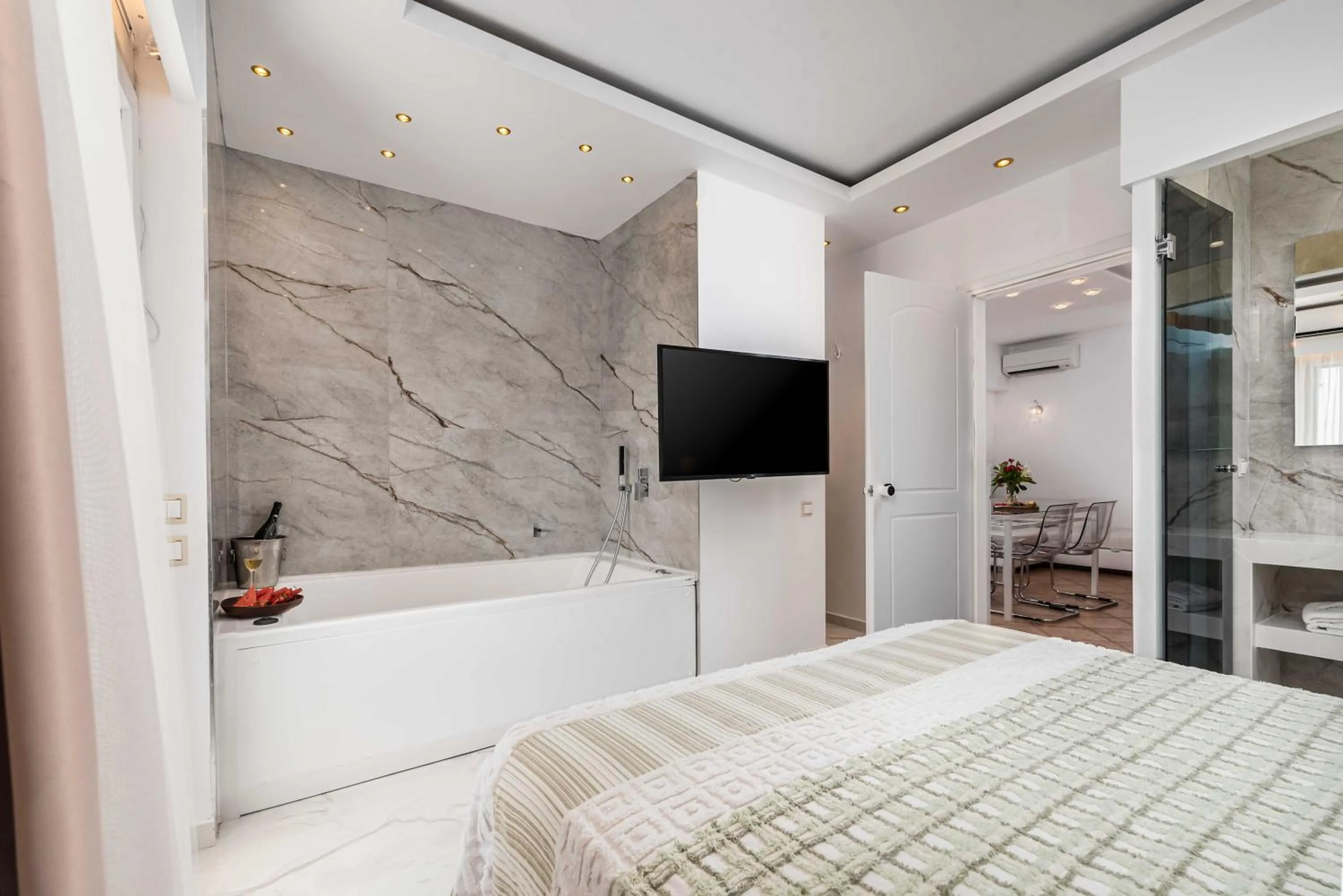 Bed in Hotel Aeollos