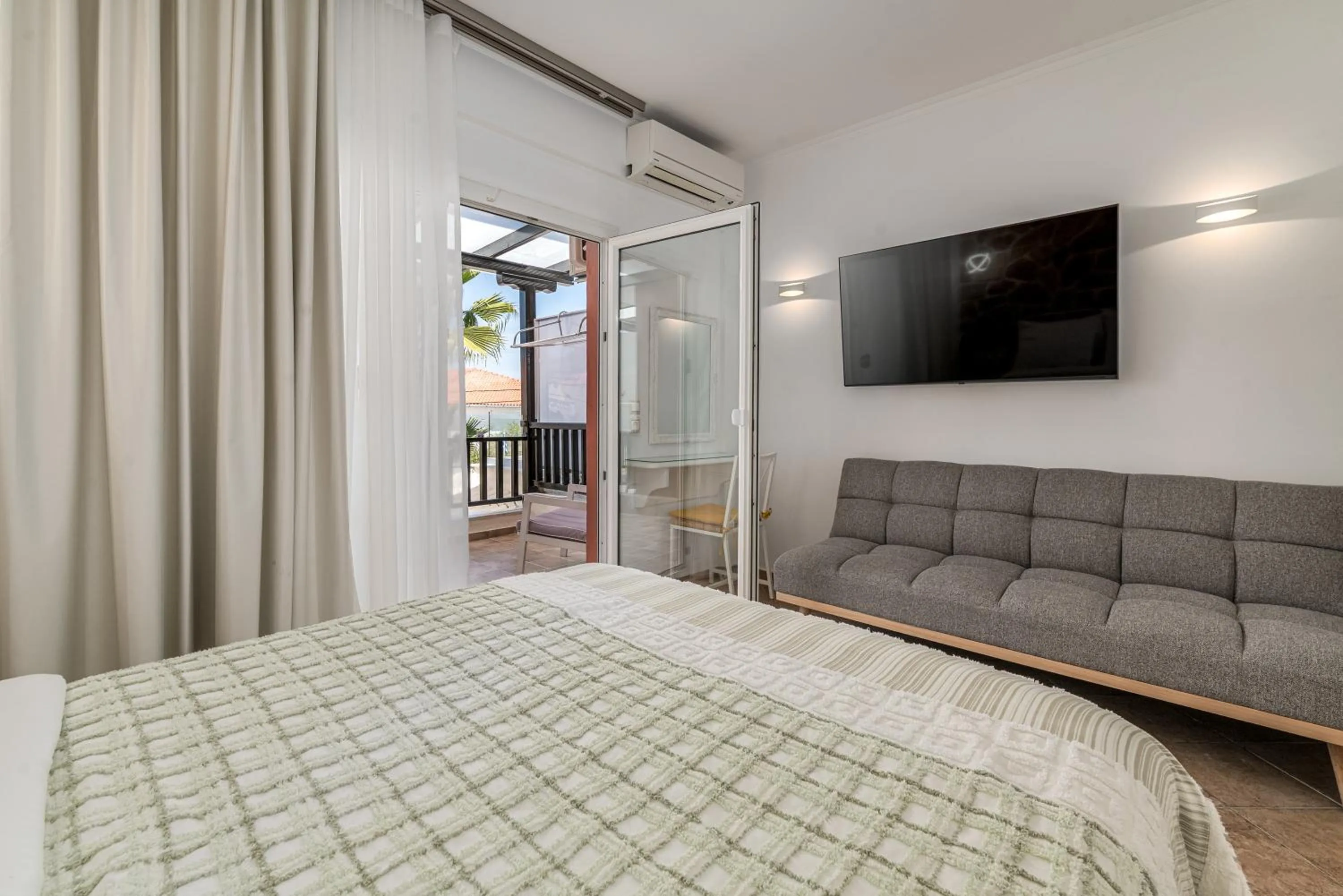 Bedroom, Bed in Hotel Aeollos