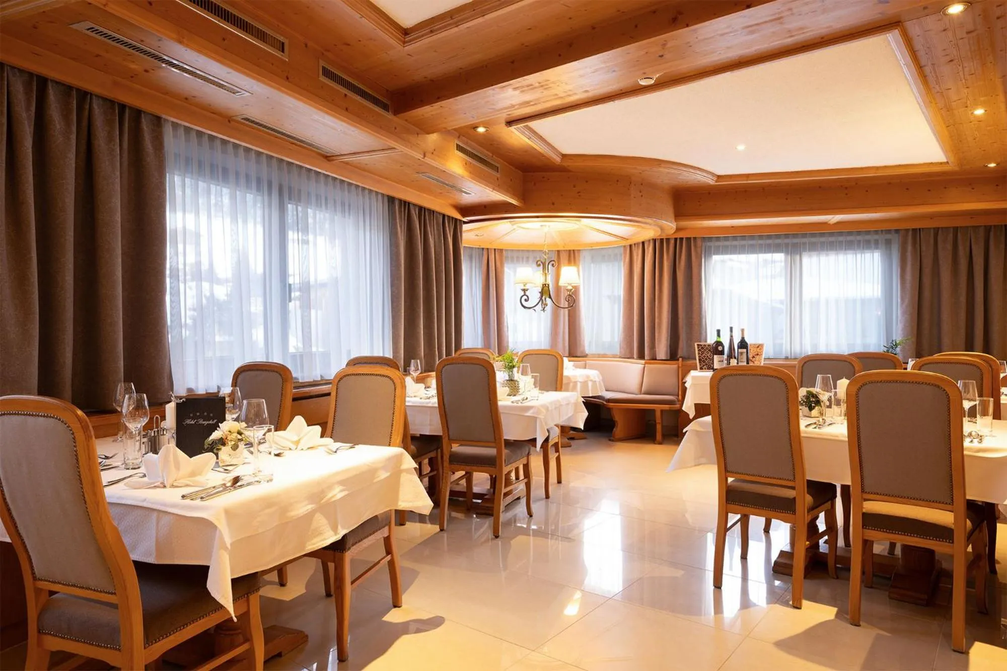 Restaurant/places to eat in Hotel Burgstall