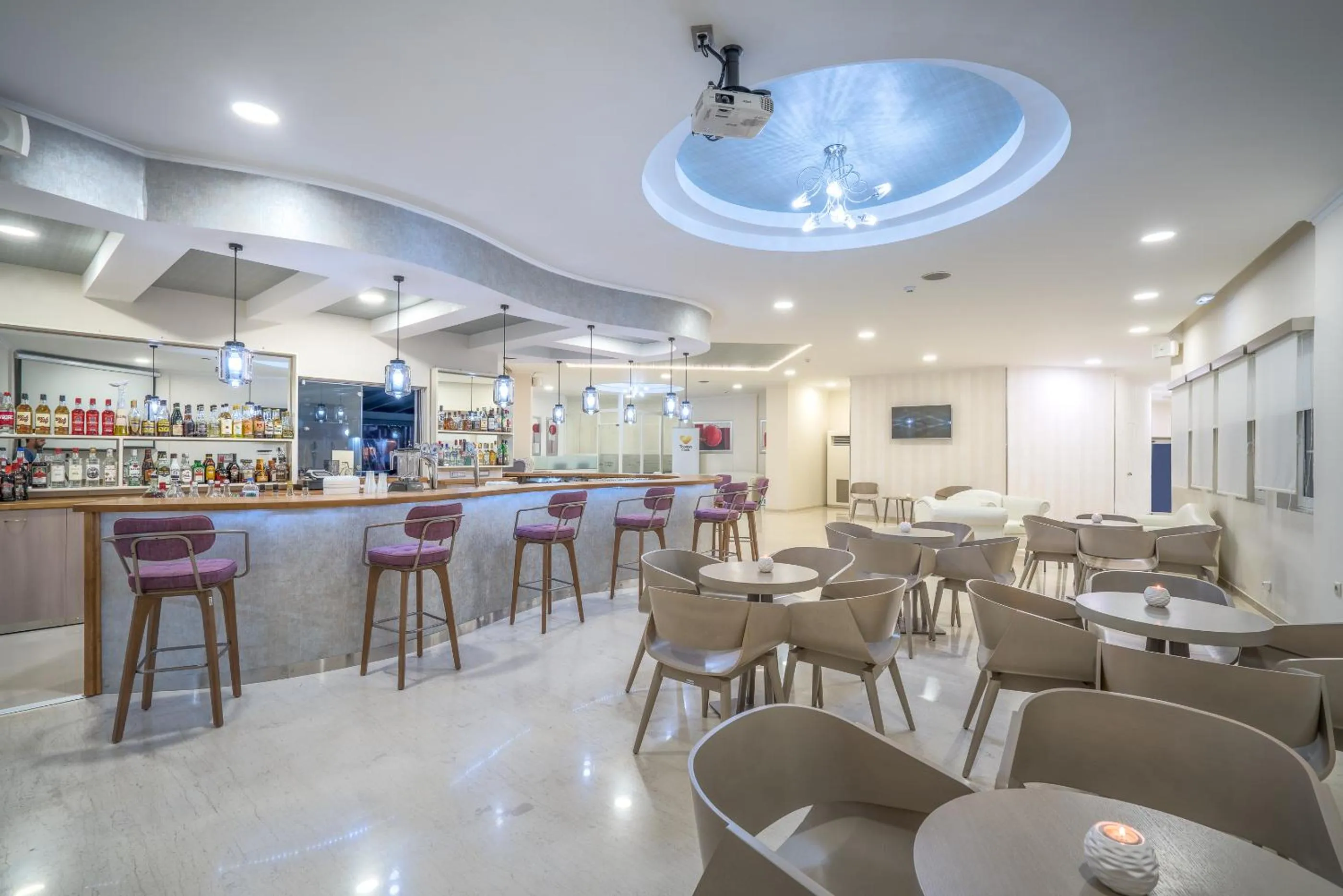 Lounge or bar in Golden Sun Hotel