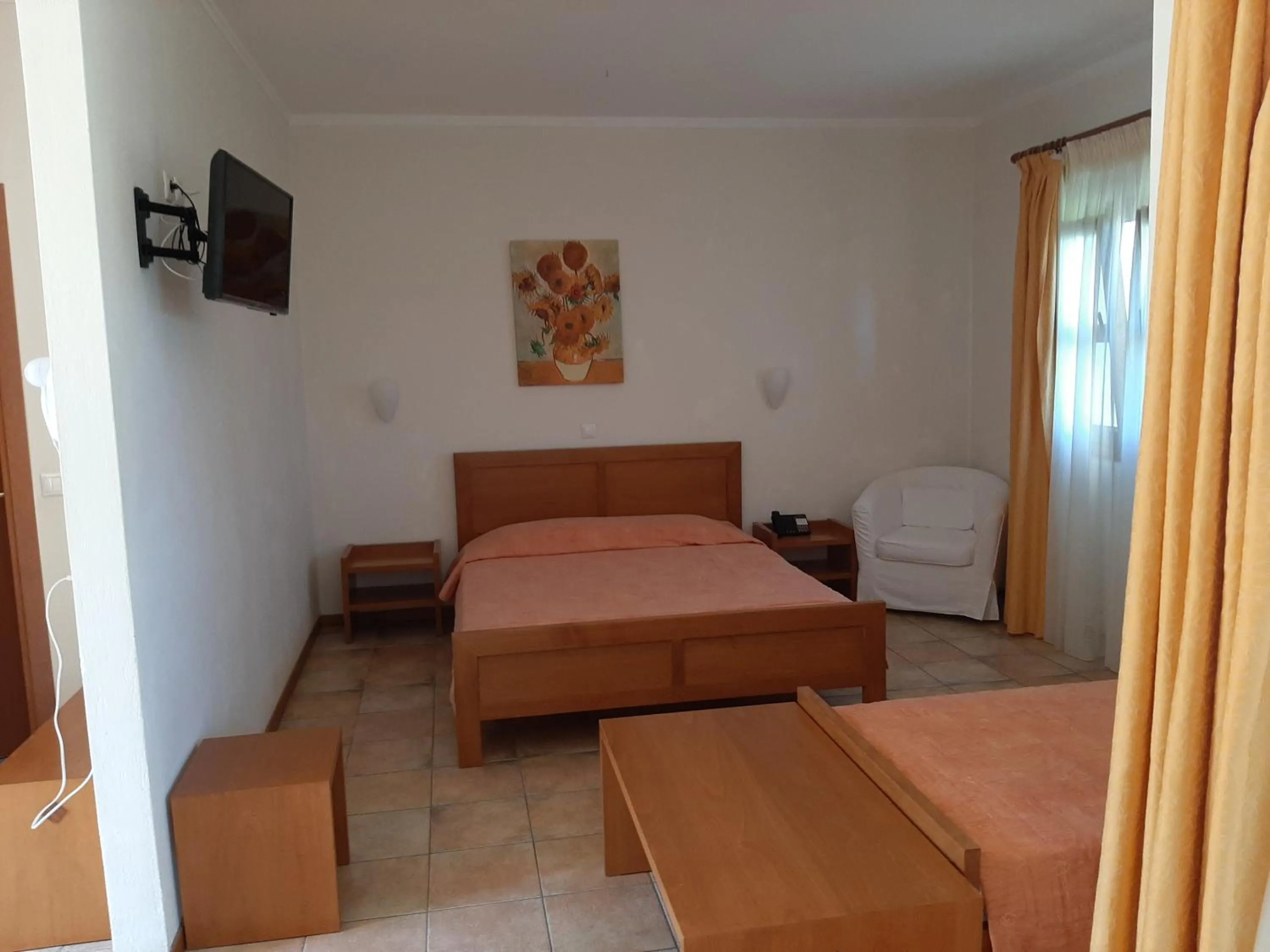 Photo of the whole room, Bed in Gi Ga Mar