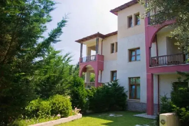 Property building in Gi Ga Mar Property building in Gi Ga Mar