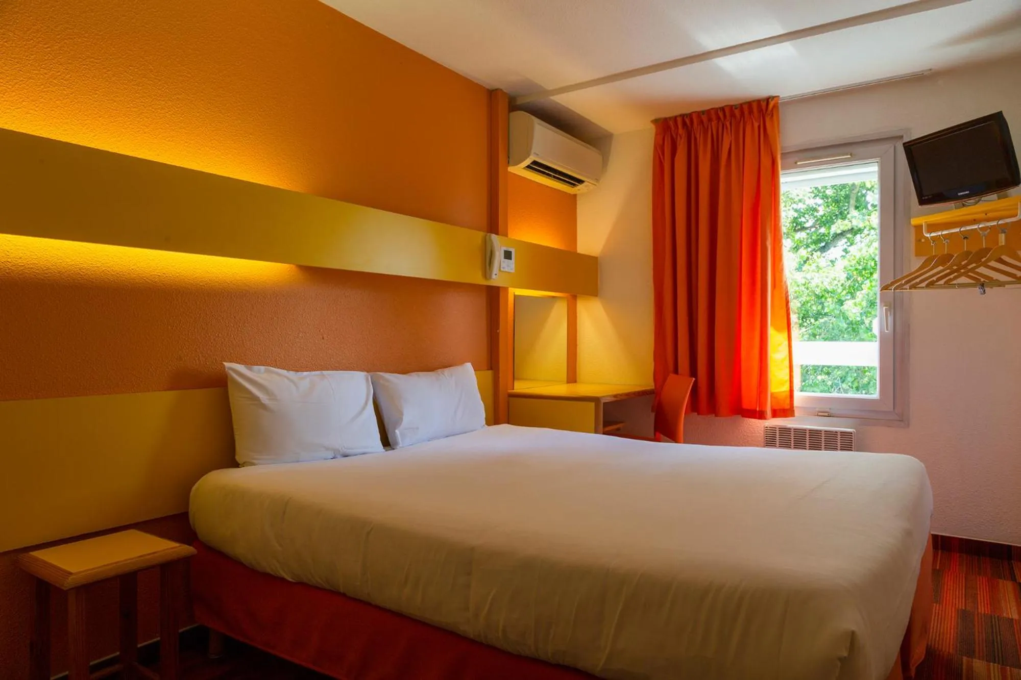 Bed in The Originals Access, Hôtel Bordeaux Lac